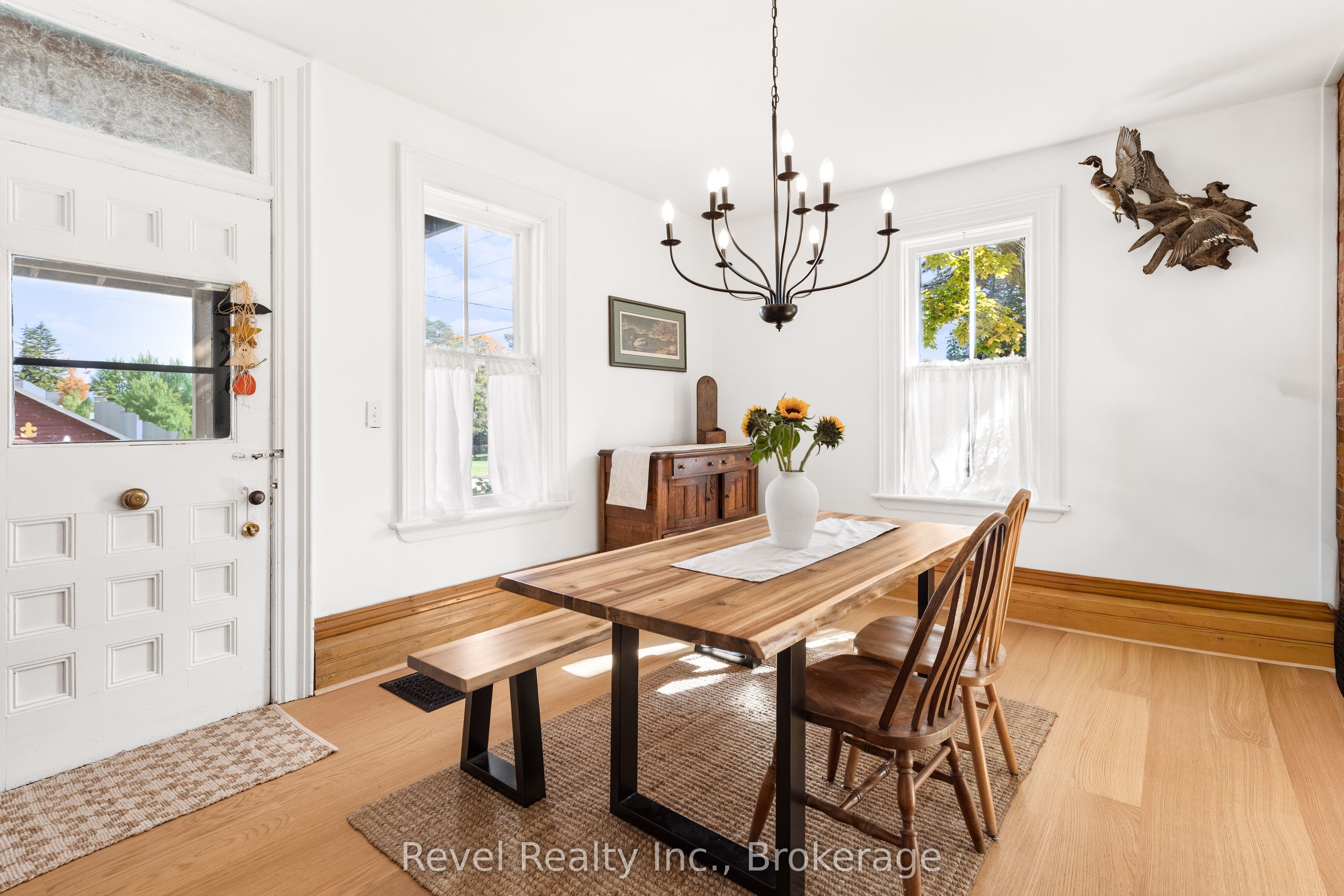15578 Simcoe Street Property Photo 10