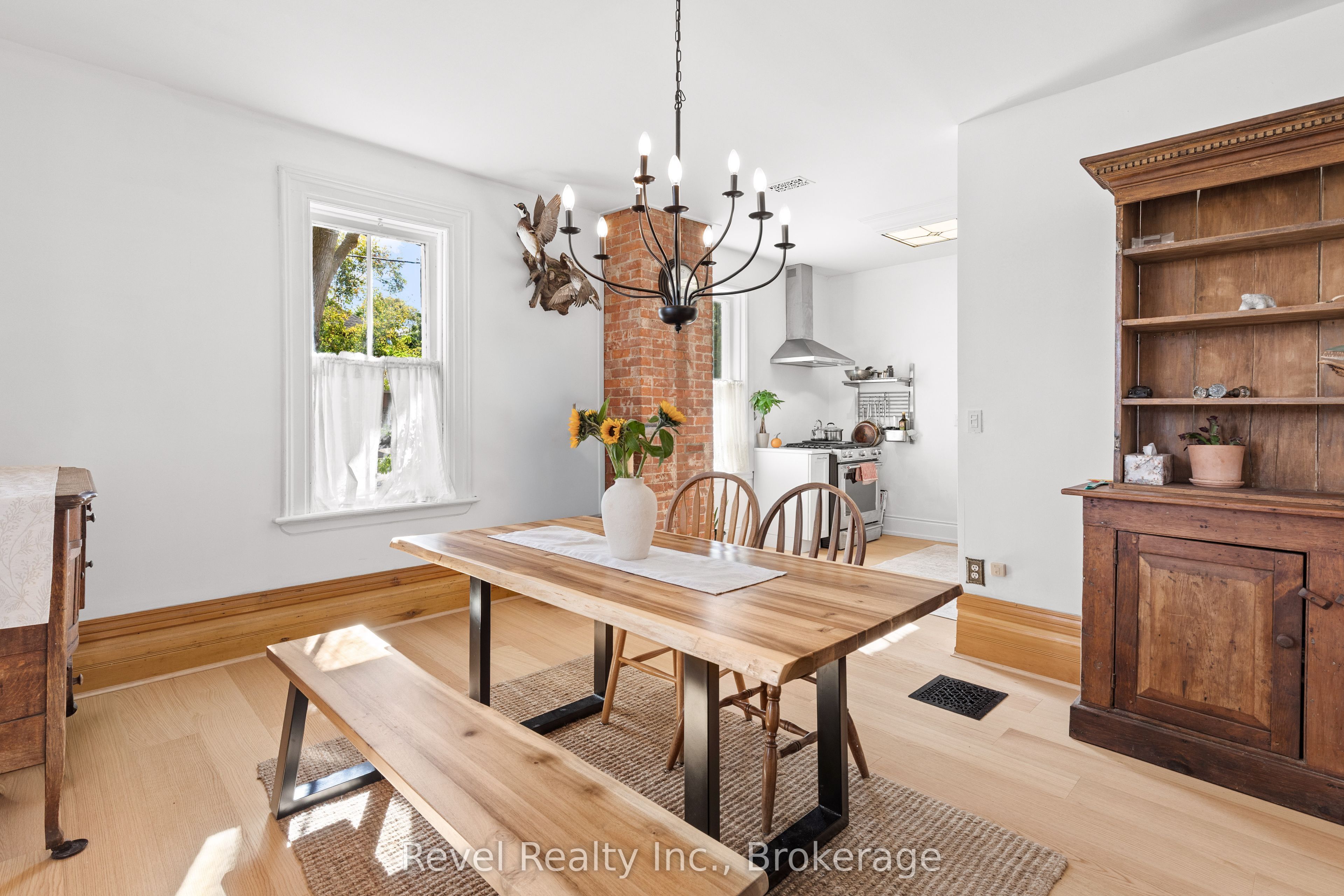 15578 Simcoe Street Property Photo 11