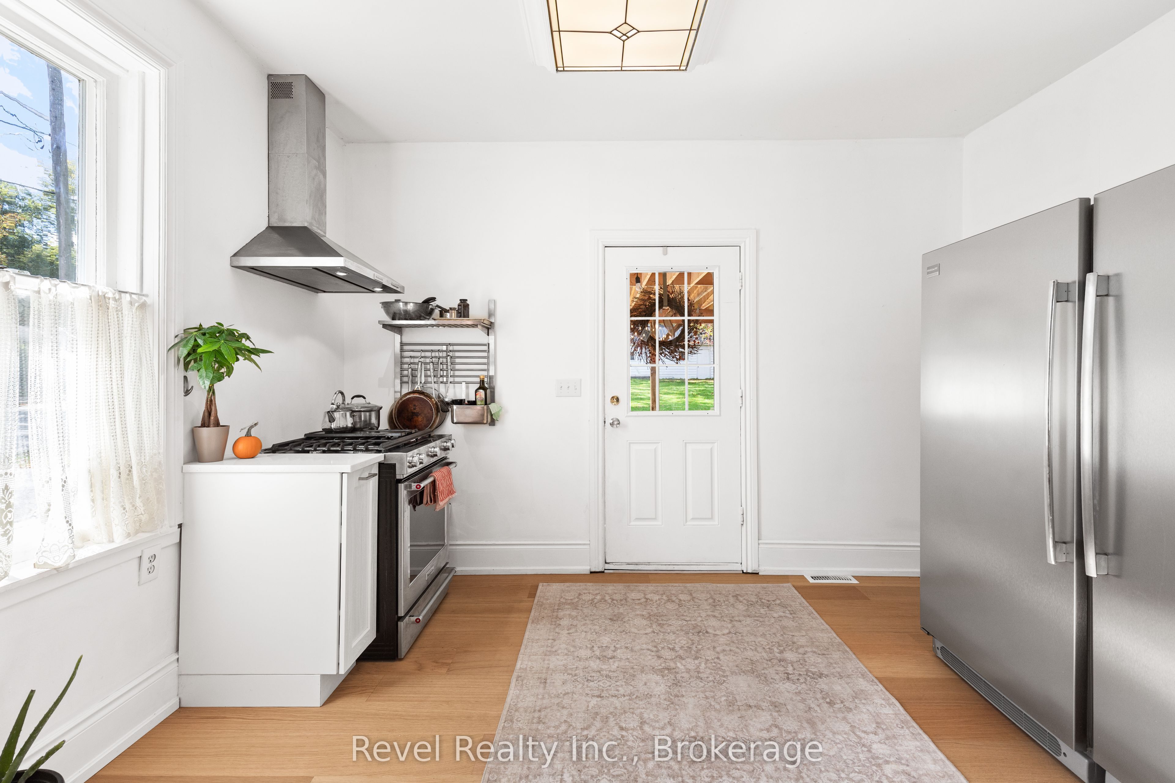 15578 Simcoe Street Property Photo 14
