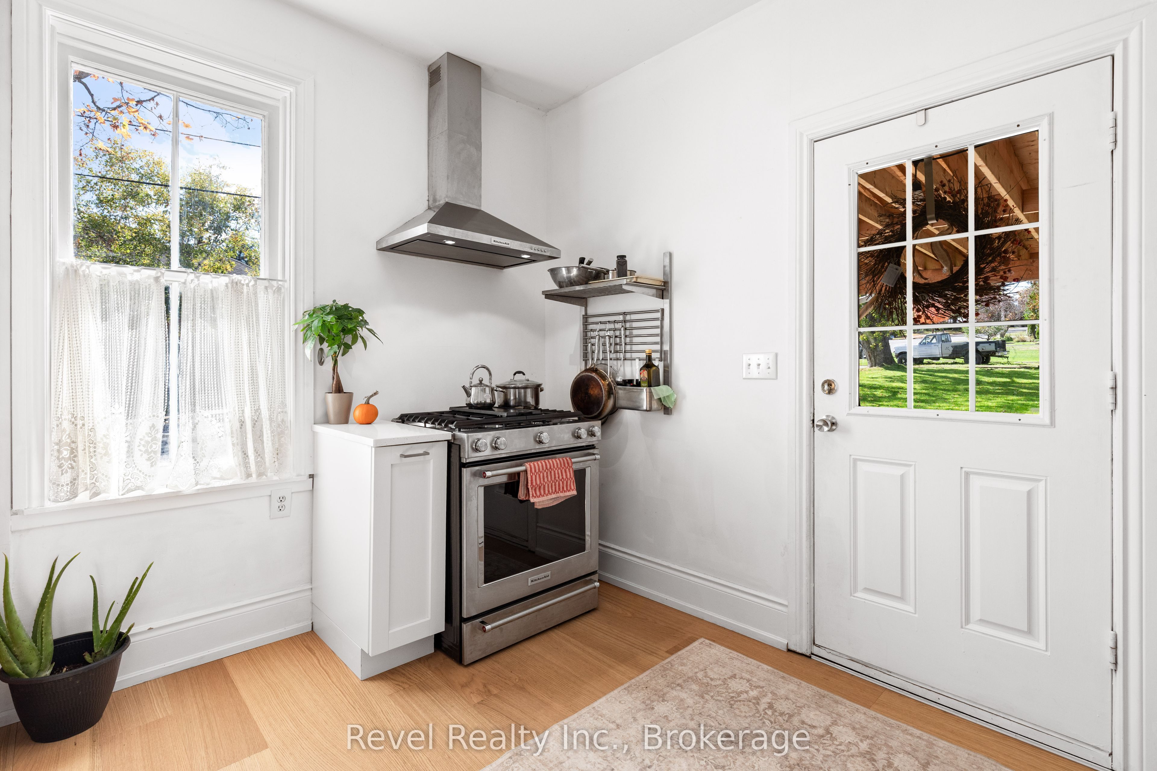 15578 Simcoe Street Property Photo 15