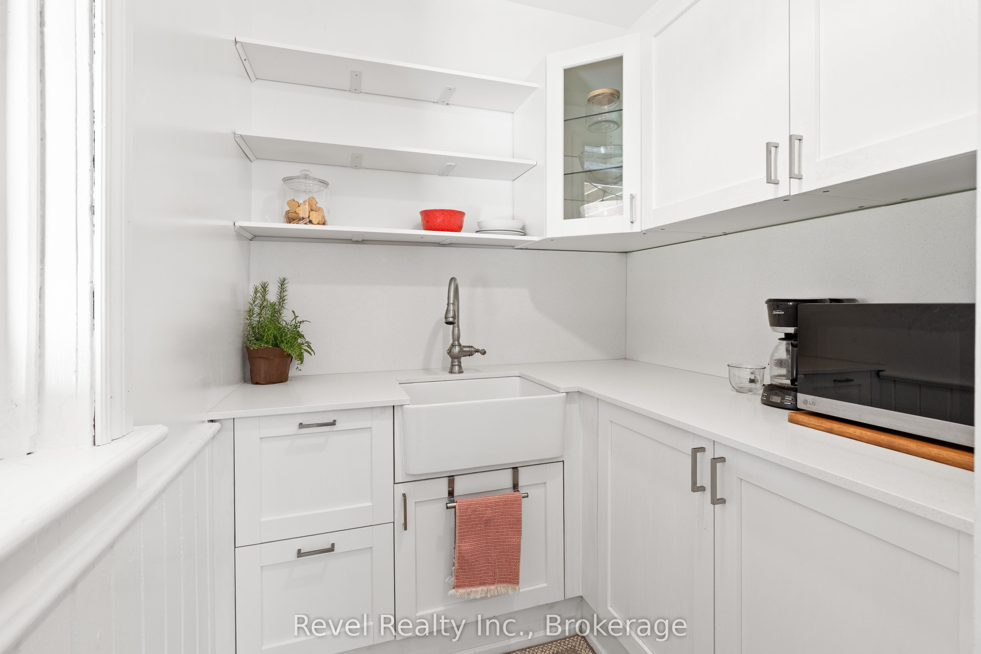 15578 Simcoe Street Property Photo 17