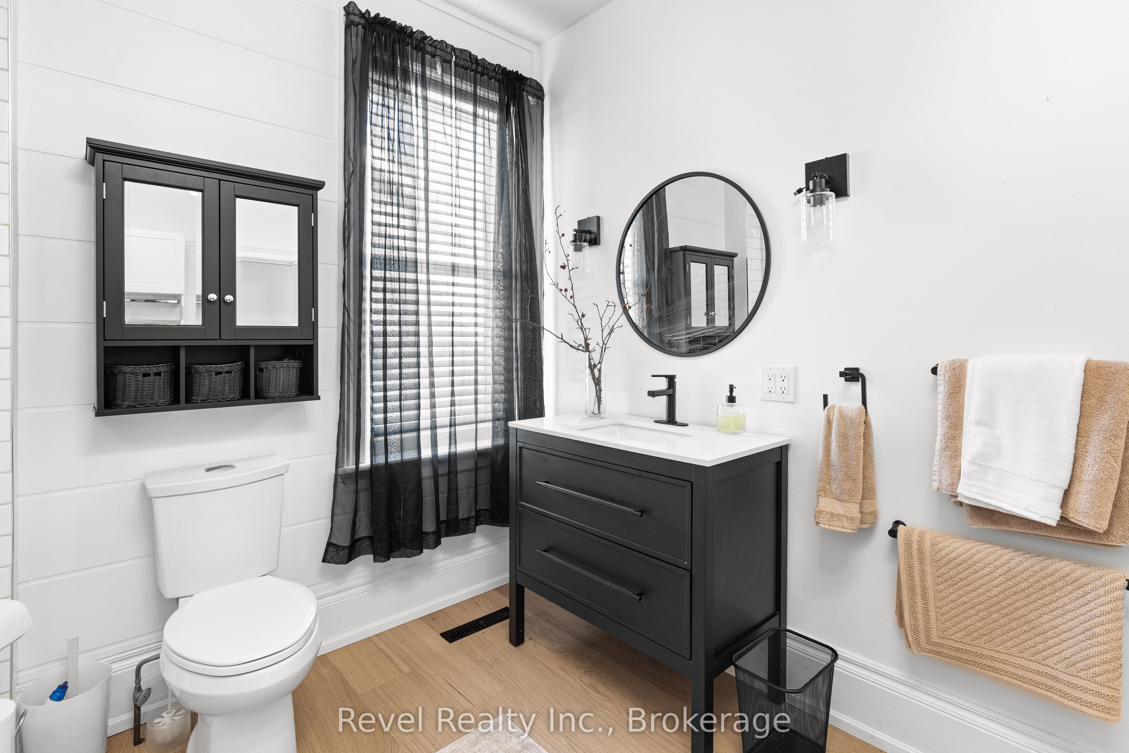 15578 Simcoe Street Property Photo 19
