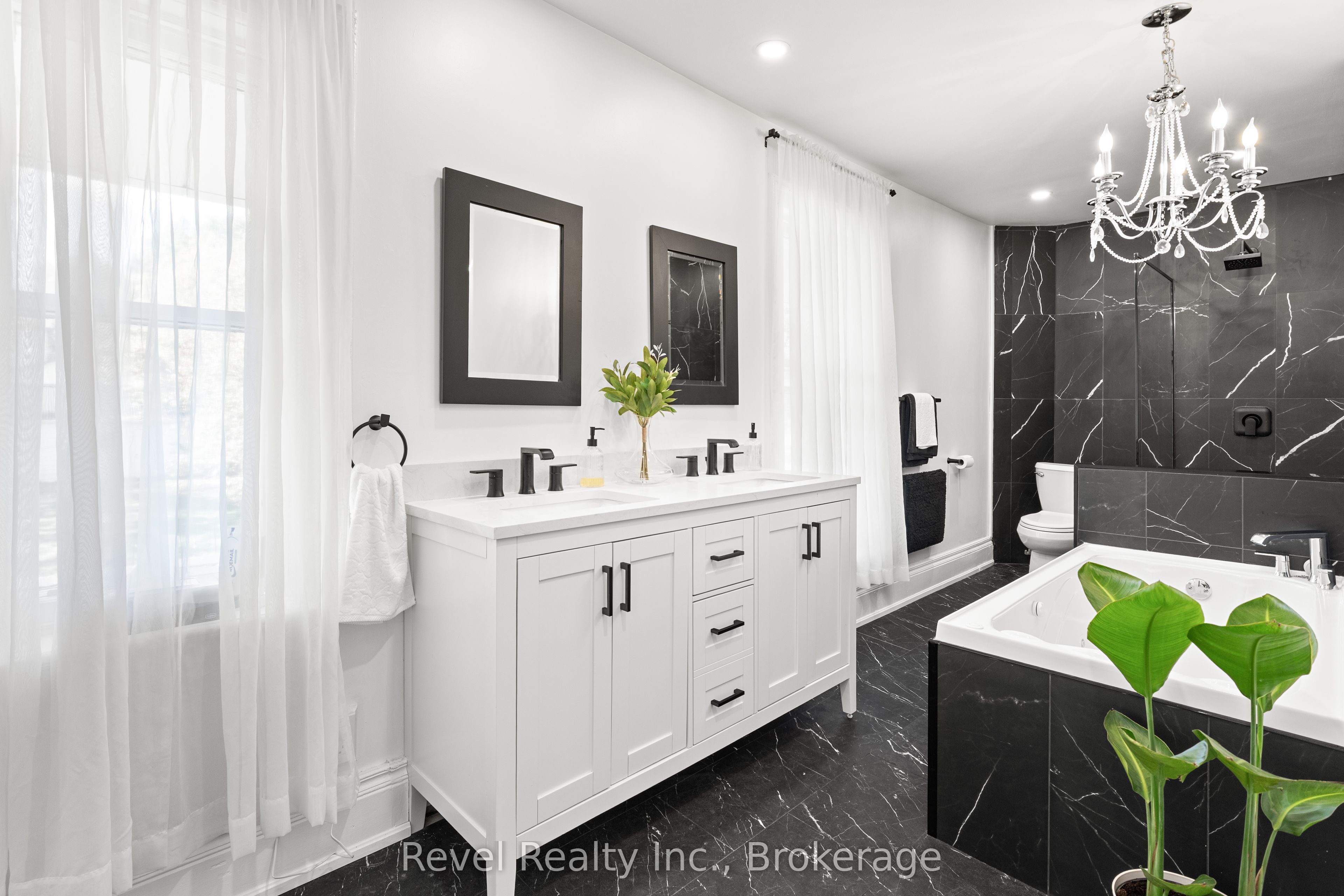 15578 Simcoe Street Property Photo 24