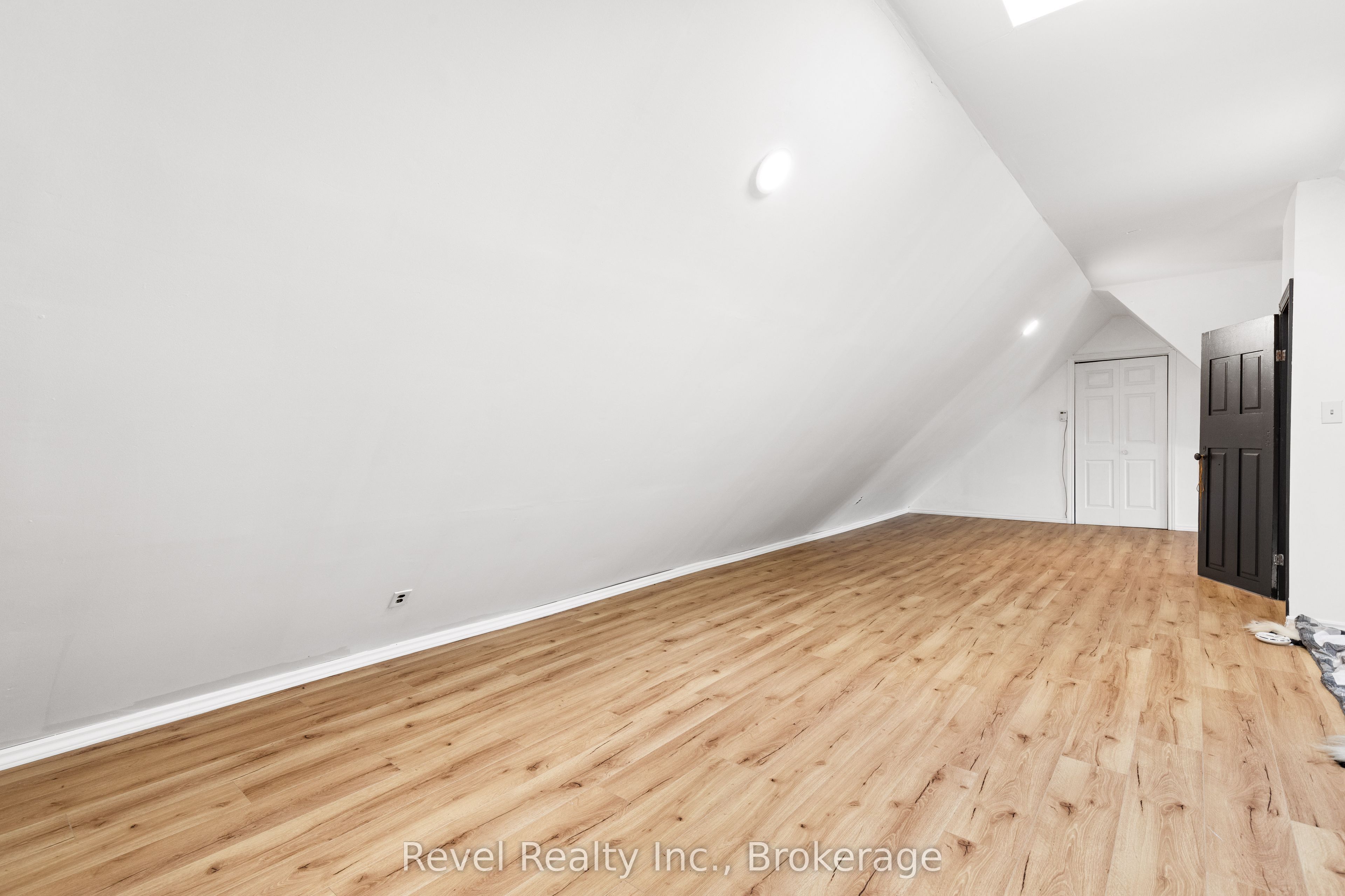15578 Simcoe Street Property Photo 37