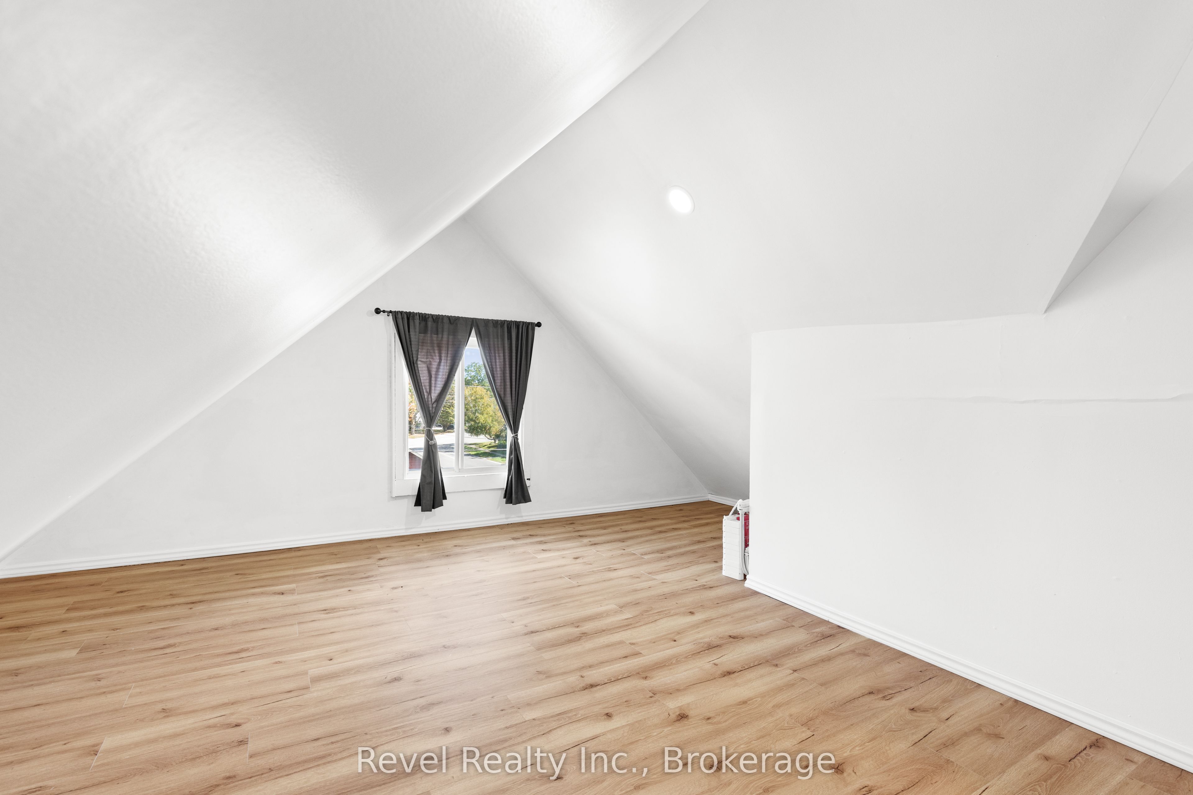 15578 Simcoe Street Property Photo 38