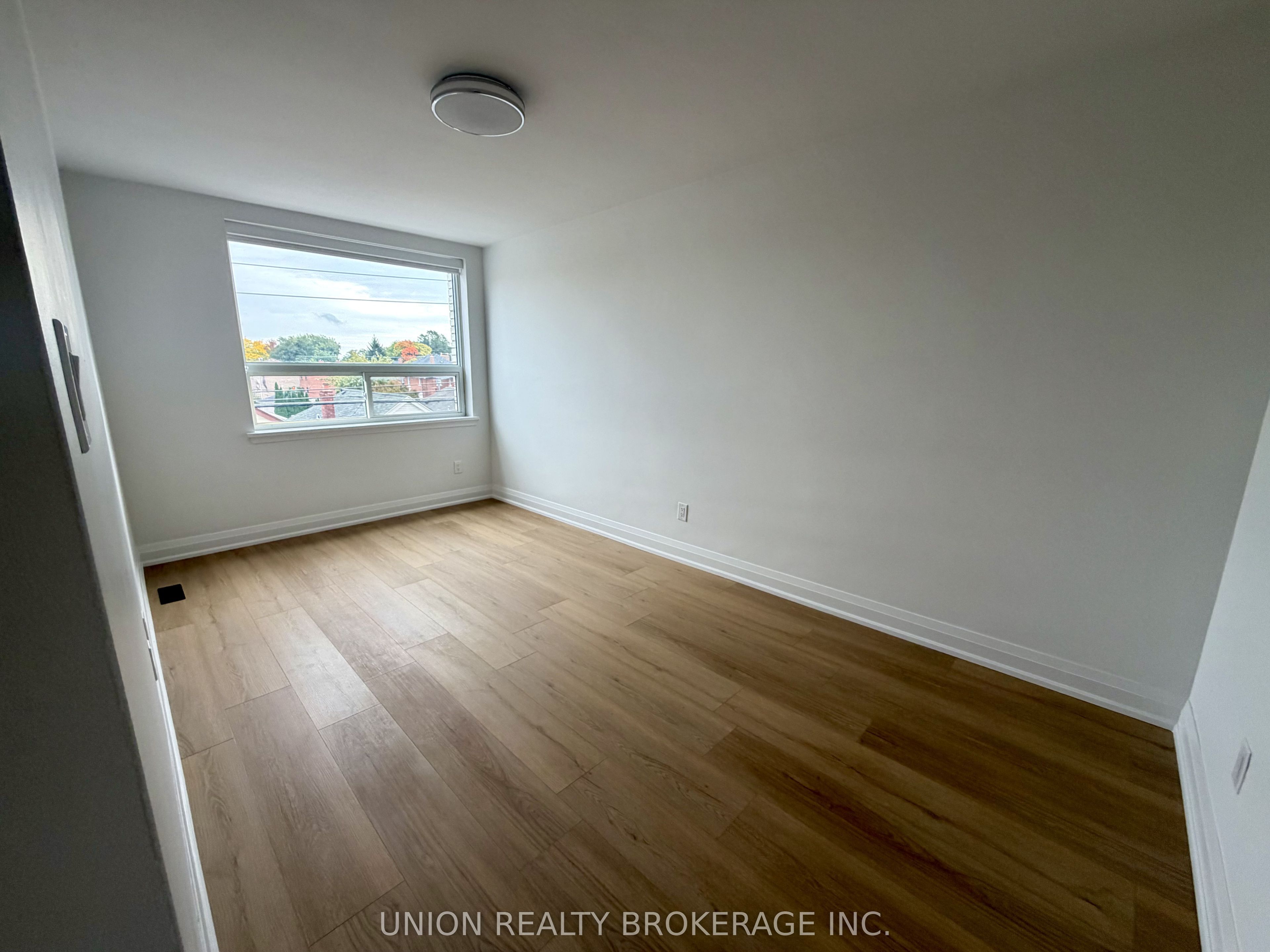 930a Pape Avenue Unit 1 Property Photo 8