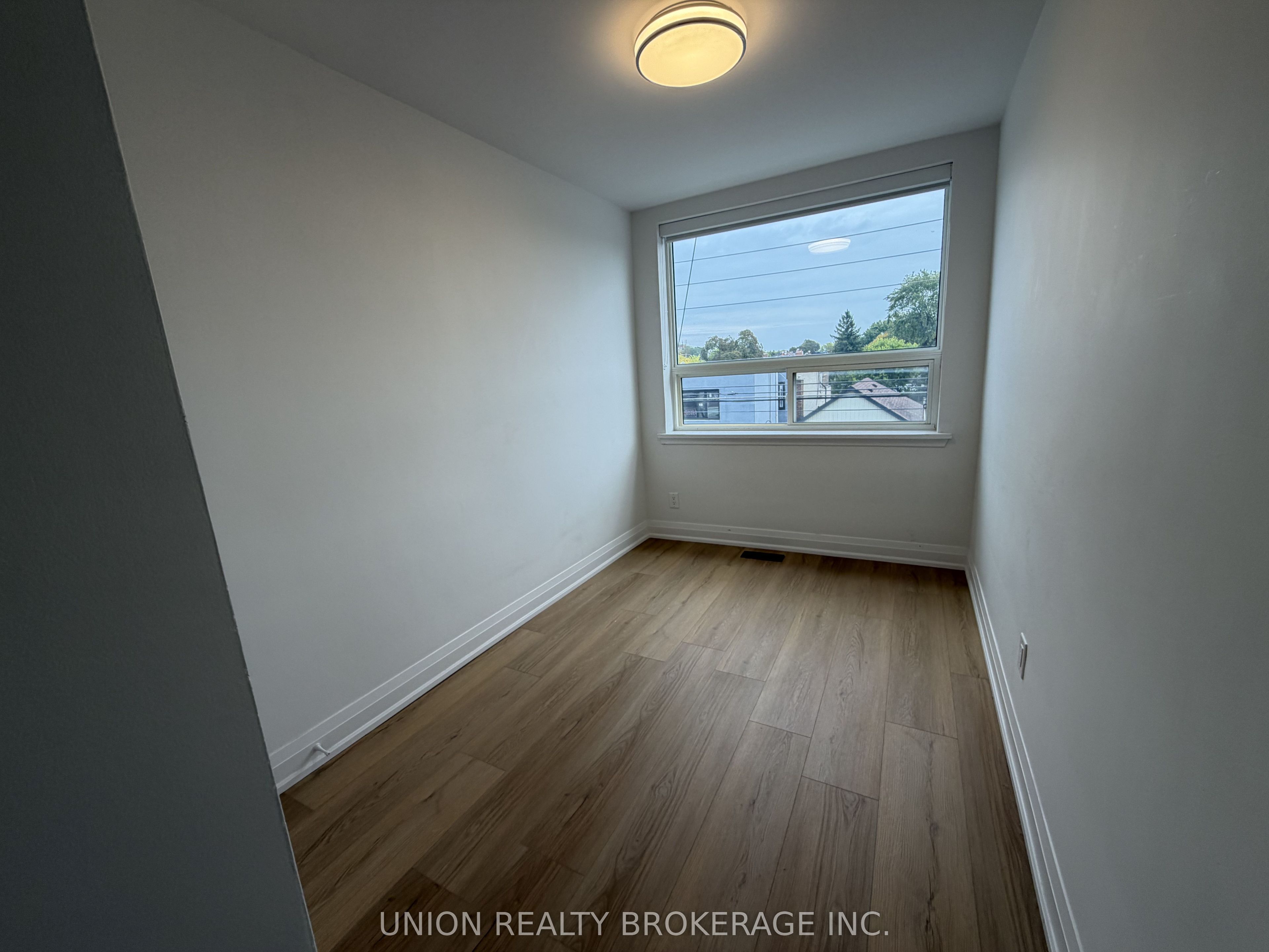 930a Pape Avenue Unit 1 Property Photo 9