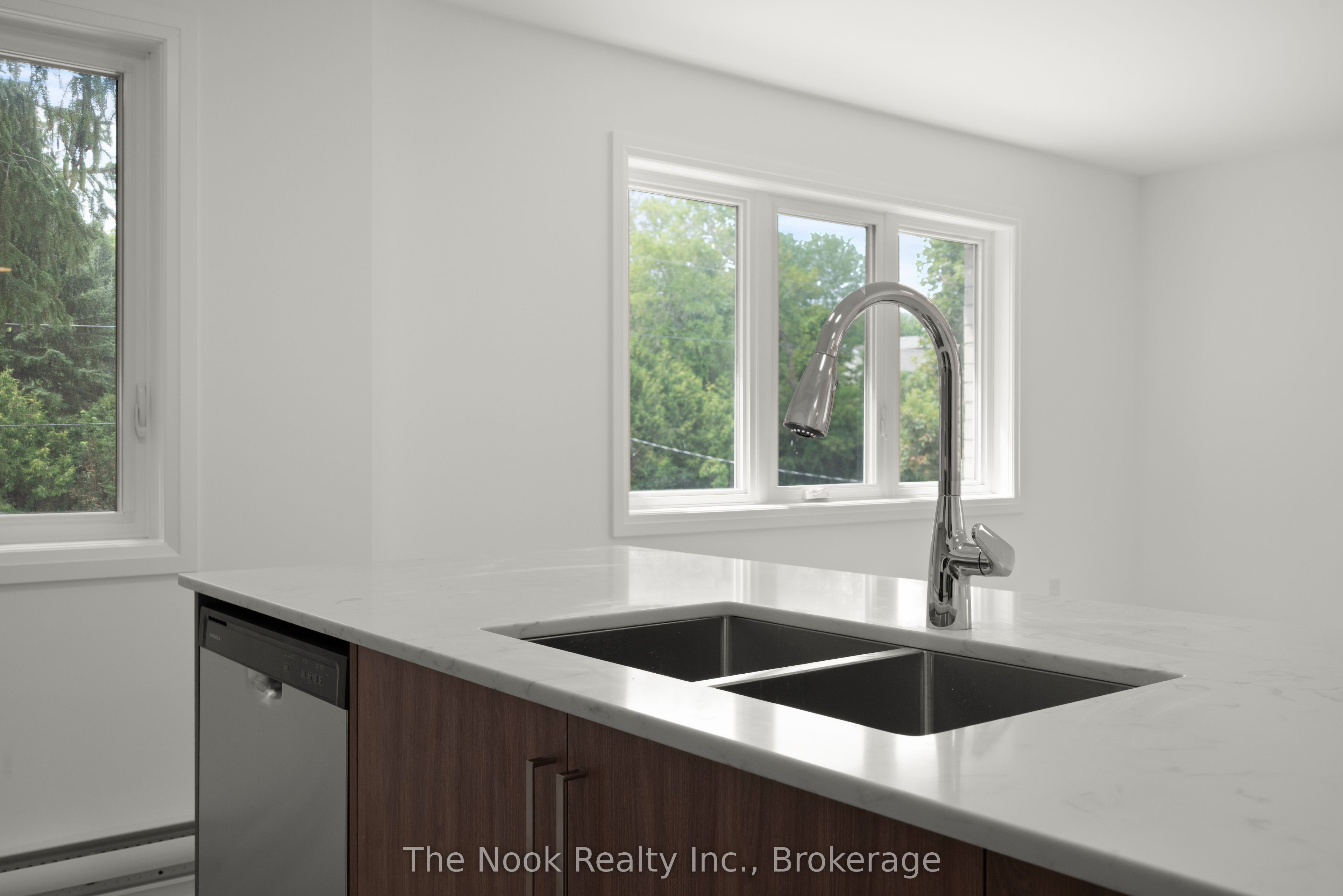 403 Thornton Road N 2 Property Photo 11
