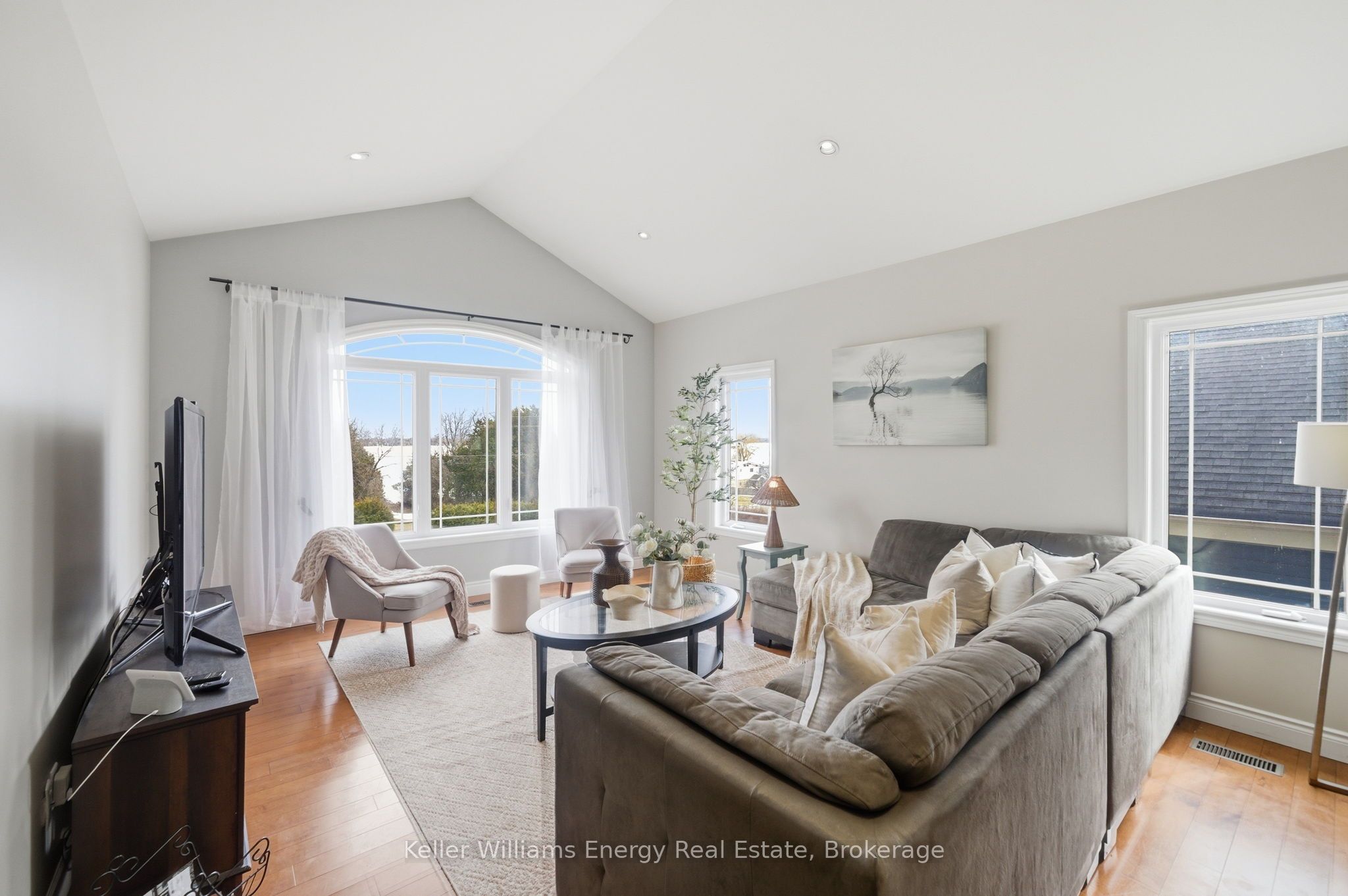 332 Carnegie Beach Road Property Photo 4