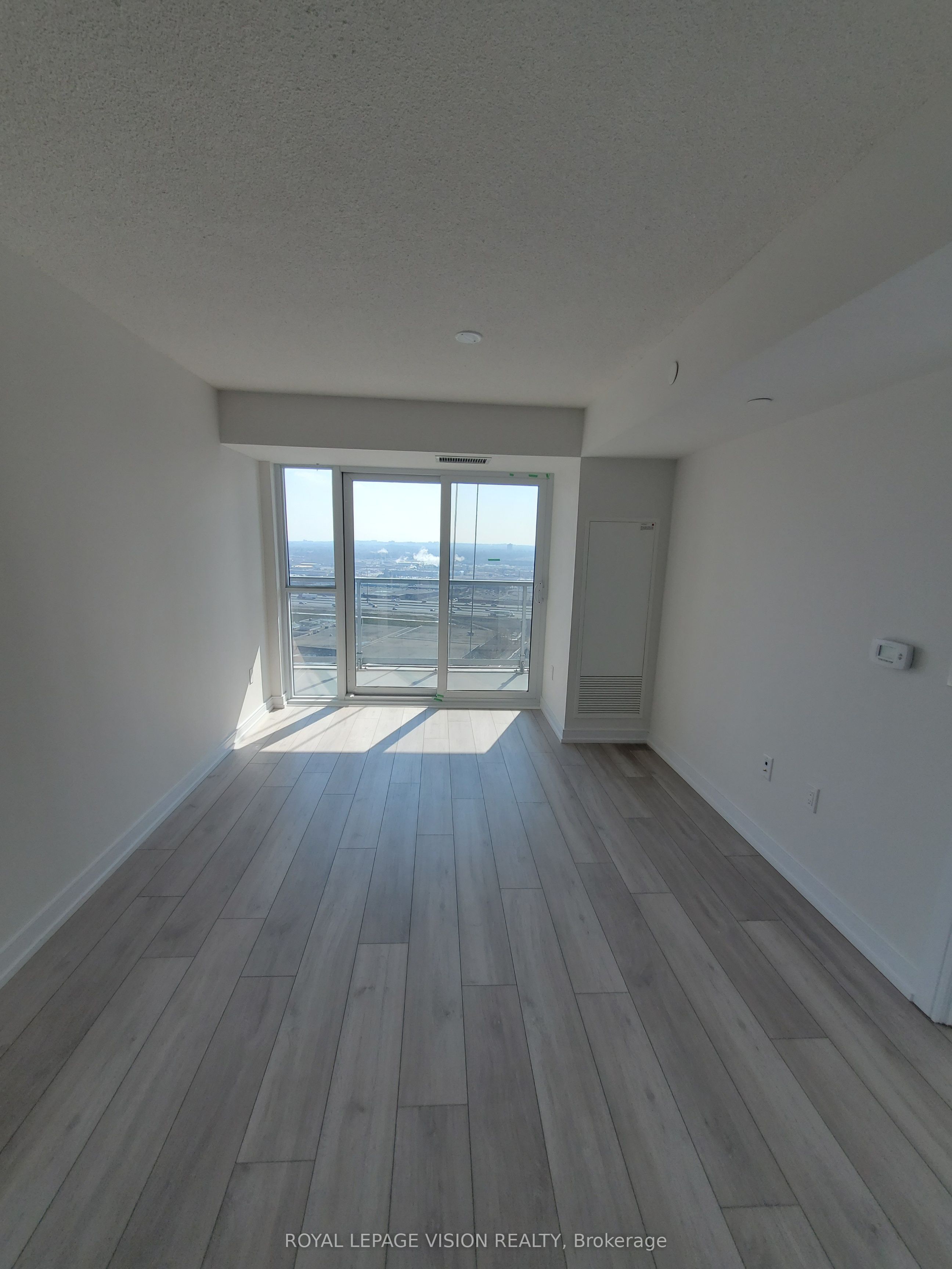 225 Village Green Square 2308 Property Photo 5