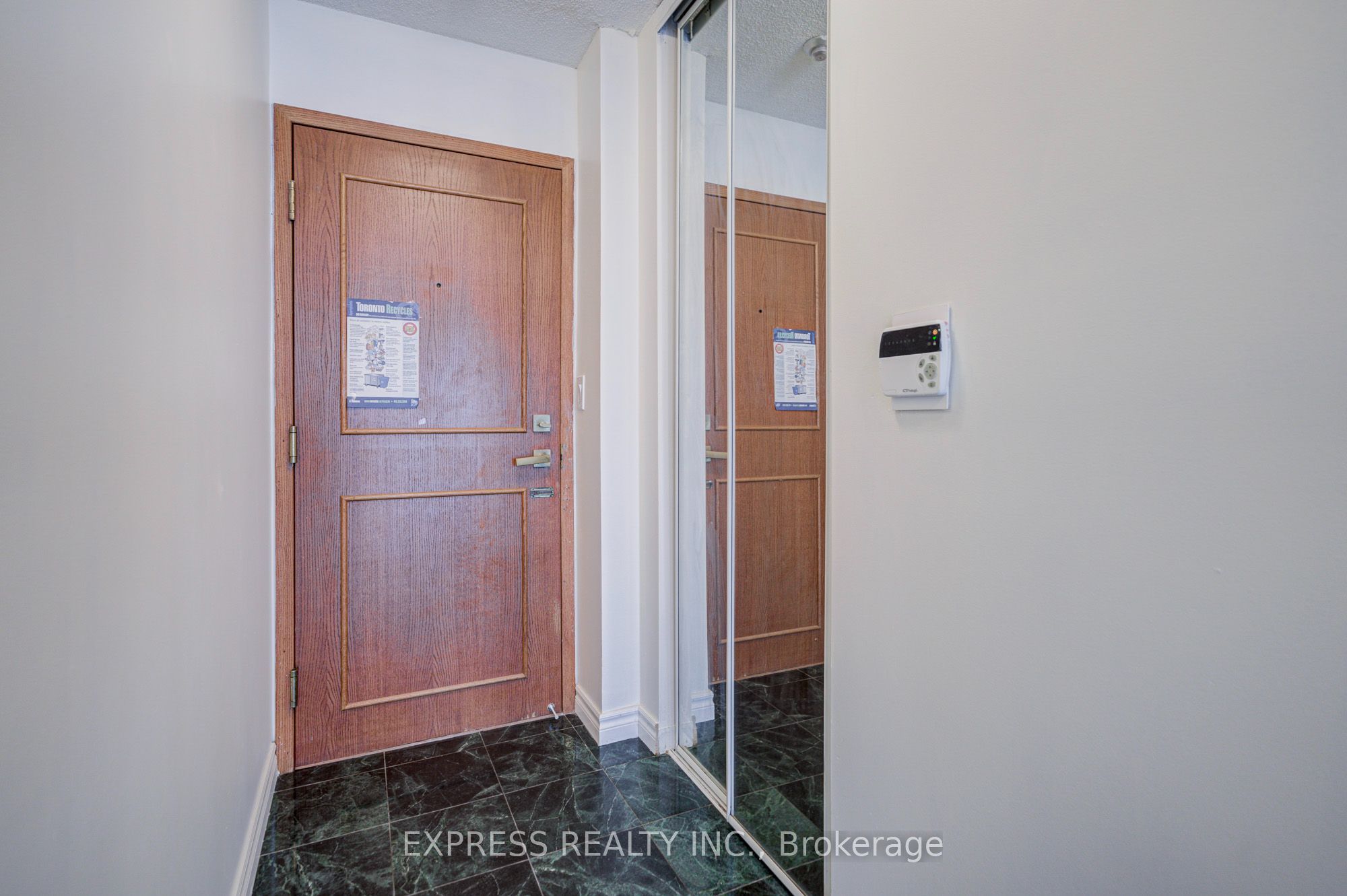 18 Lee Centre Drive 1111 Property Photo 5