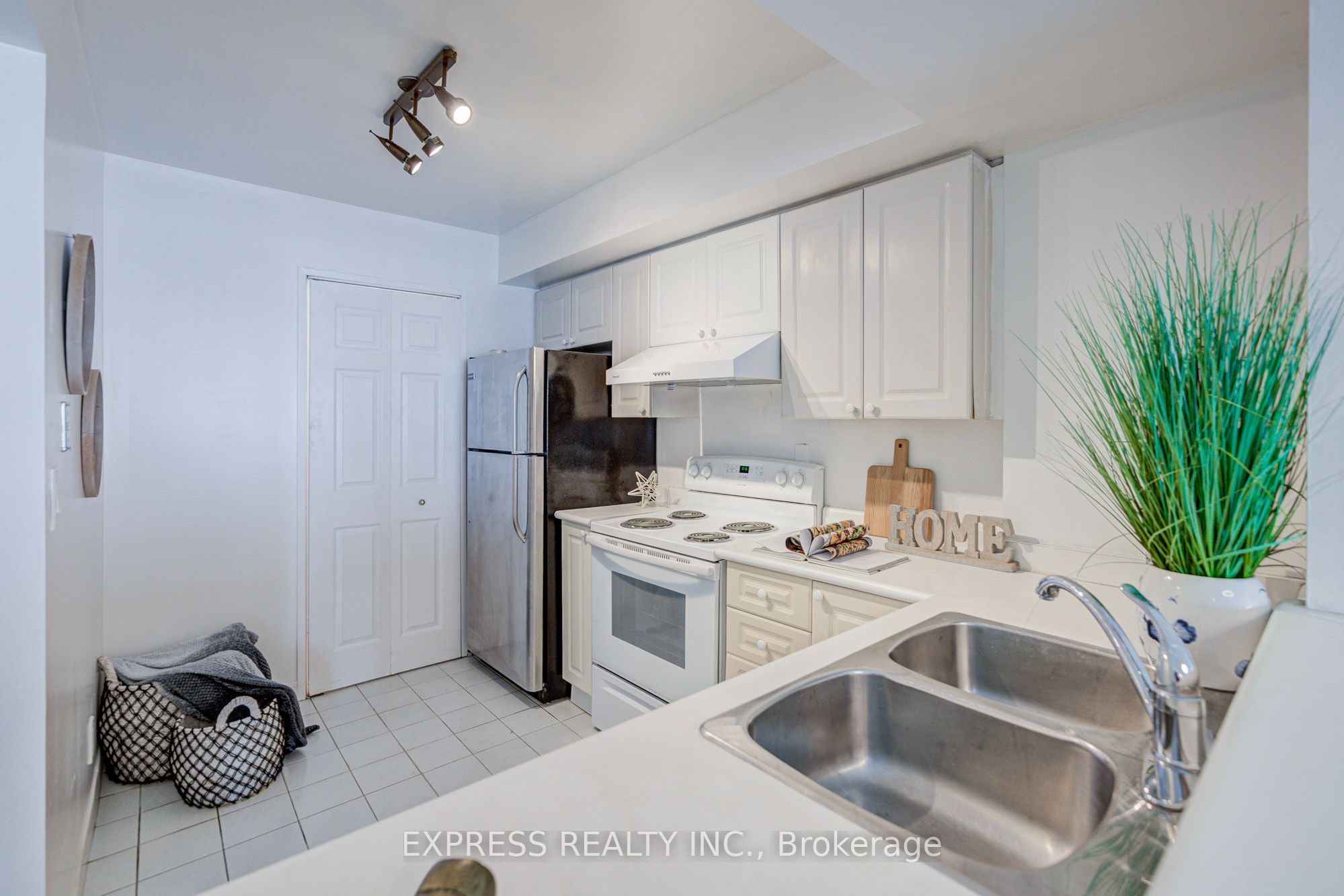 18 Lee Centre Drive 1111 Property Photo 10