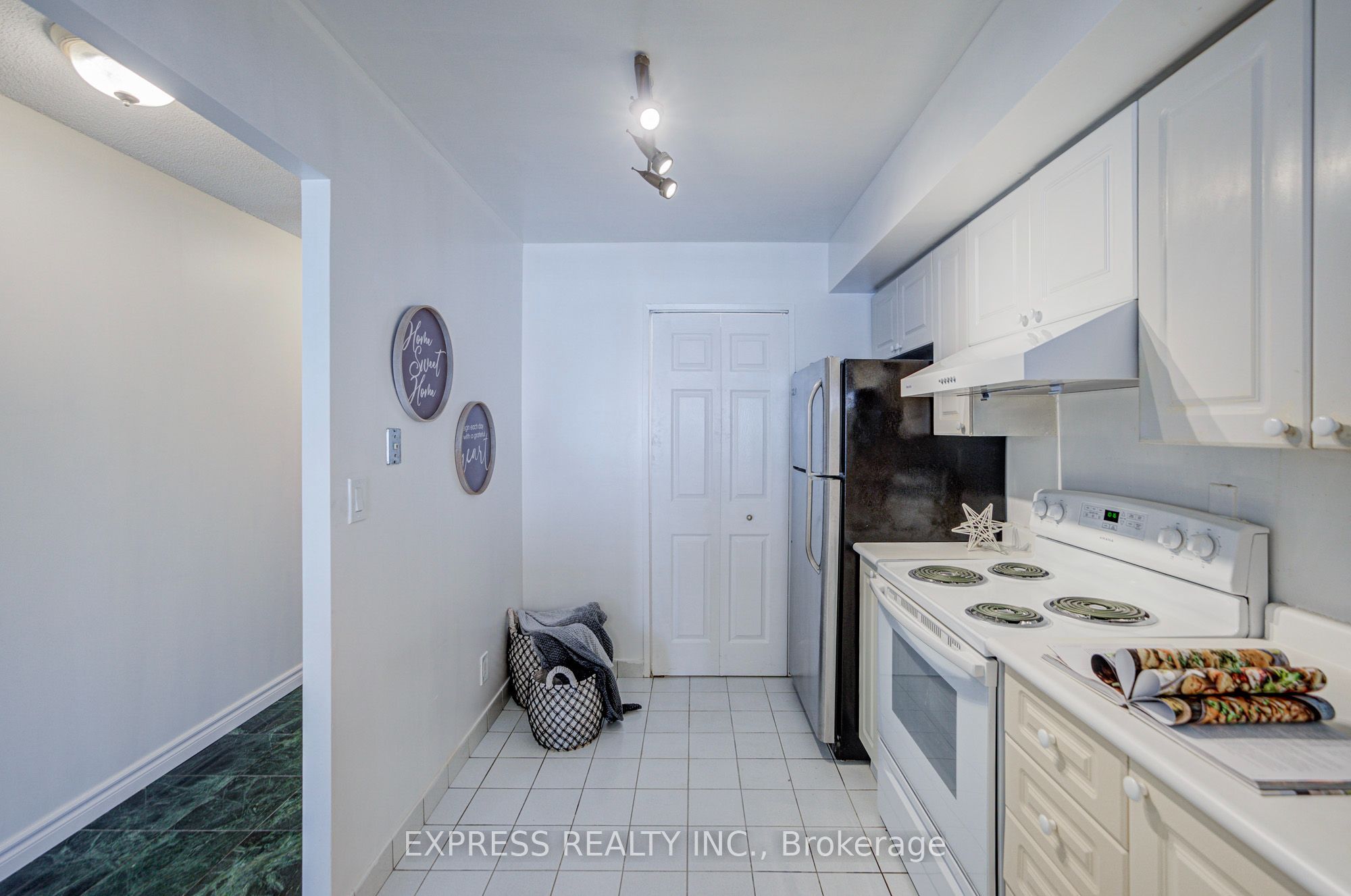 18 Lee Centre Drive 1111 Property Photo 12