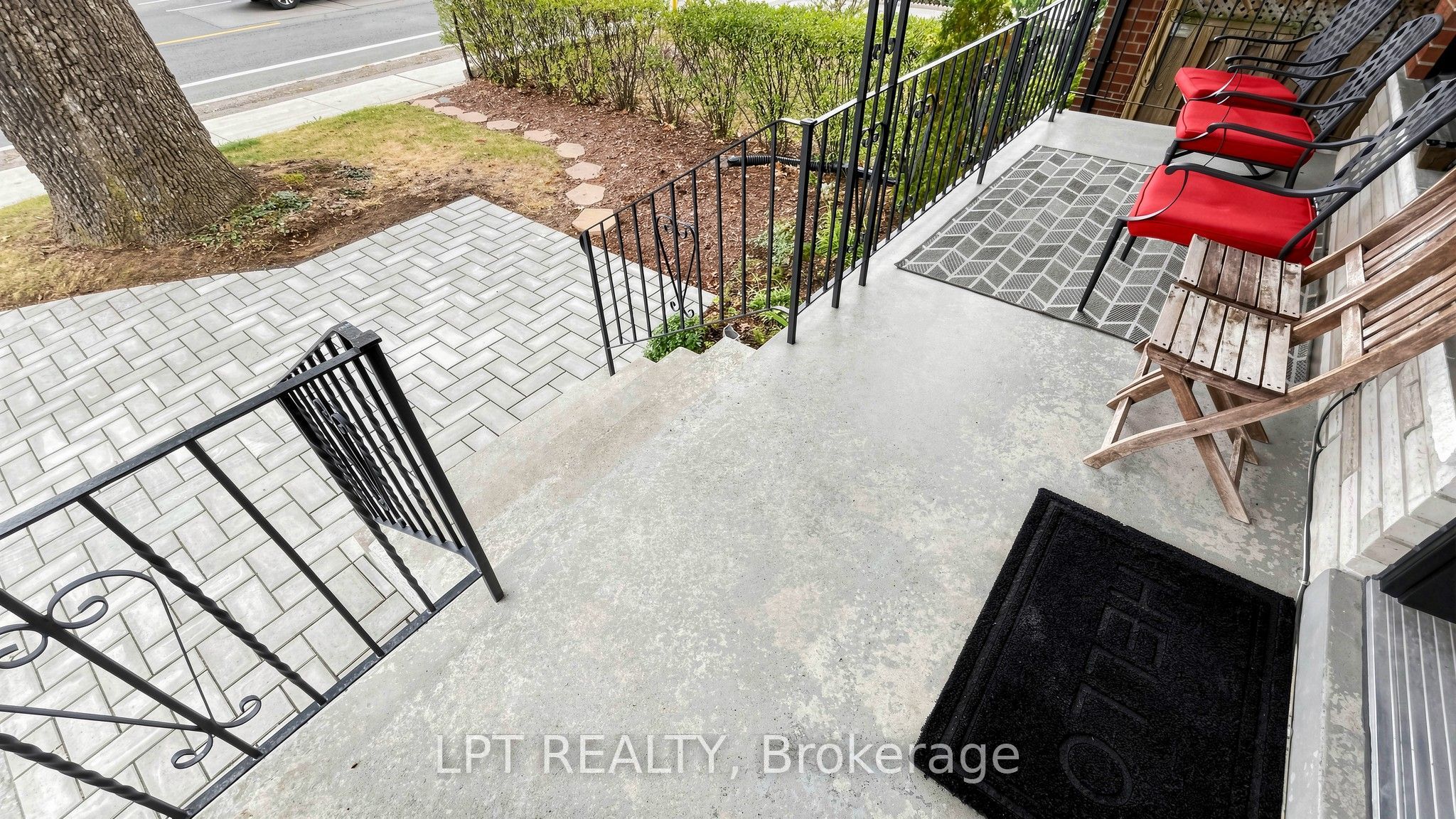 477a Cosburn Avenue Main Floor Apt. Property Photo 6