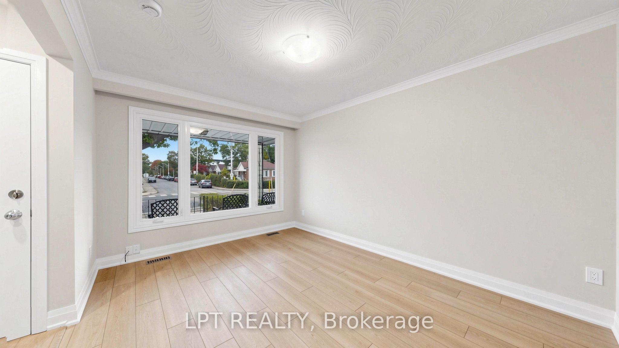 477a Cosburn Avenue Main Floor Apt. Property Photo 7