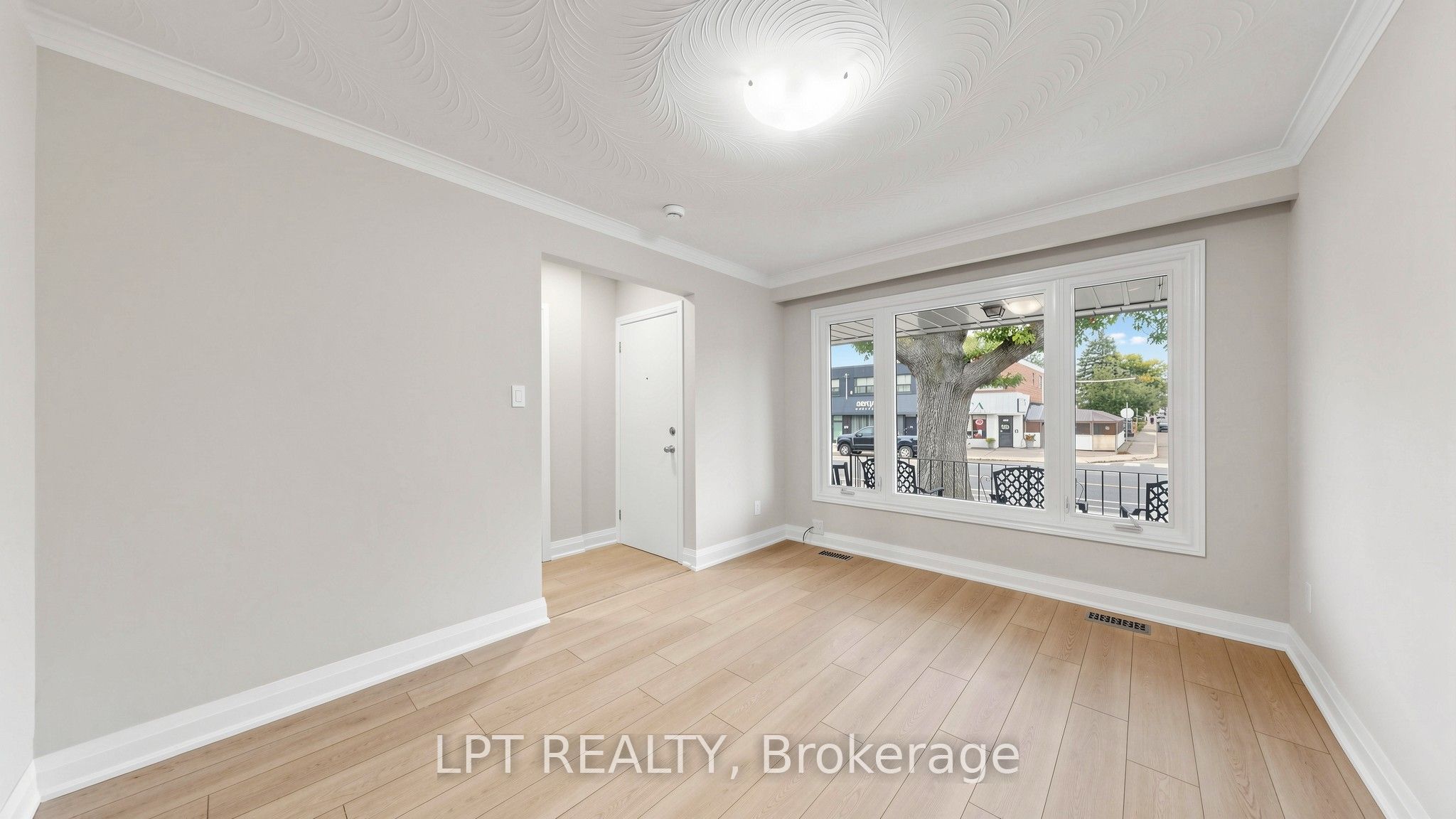 477a Cosburn Avenue Main Floor Apt. Property Photo 8