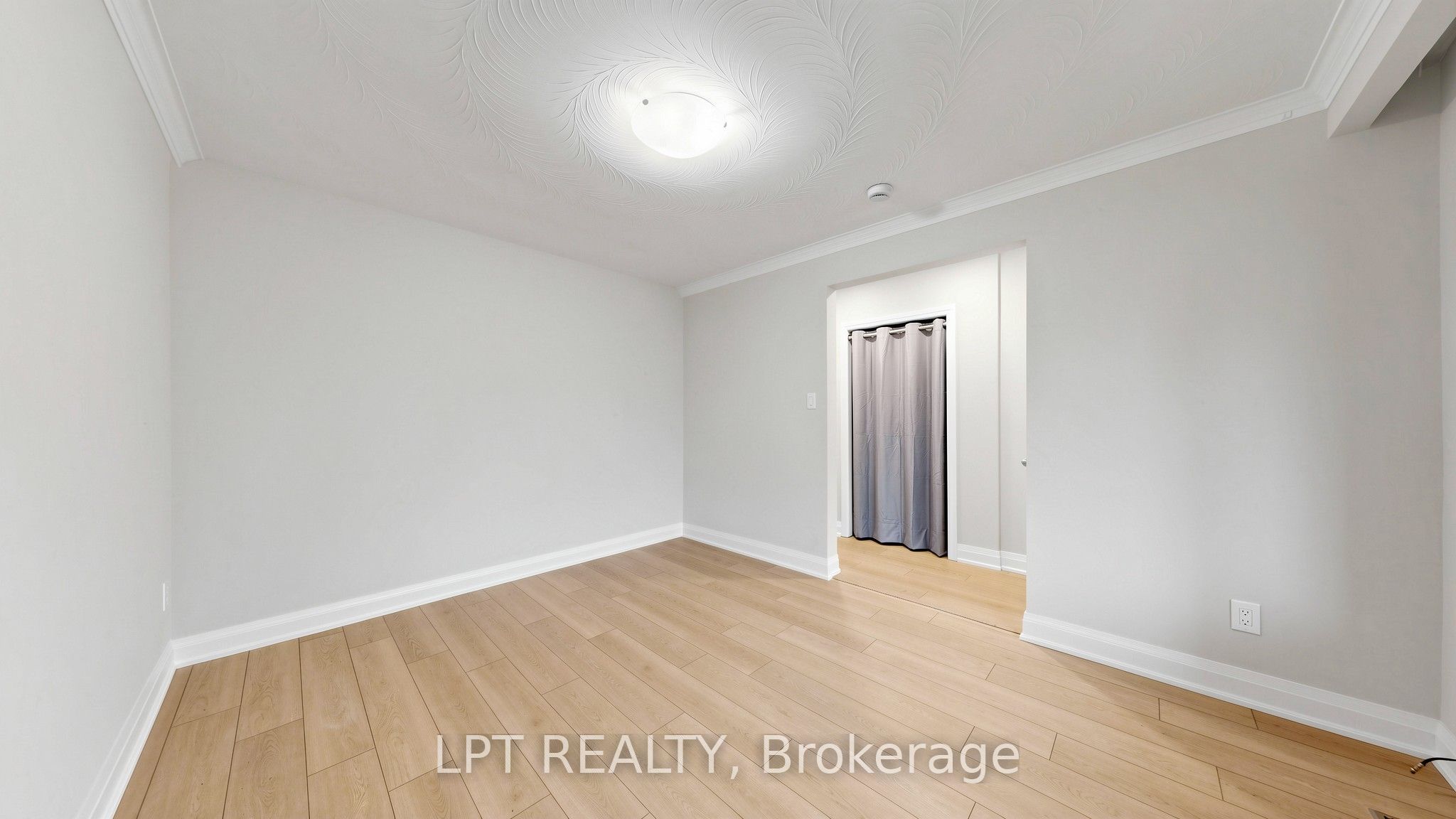 477a Cosburn Avenue Main Floor Apt. Property Photo 9