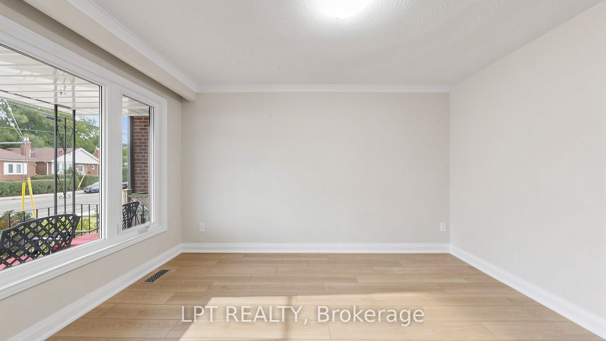 477a Cosburn Avenue Main Floor Apt. Property Photo 10