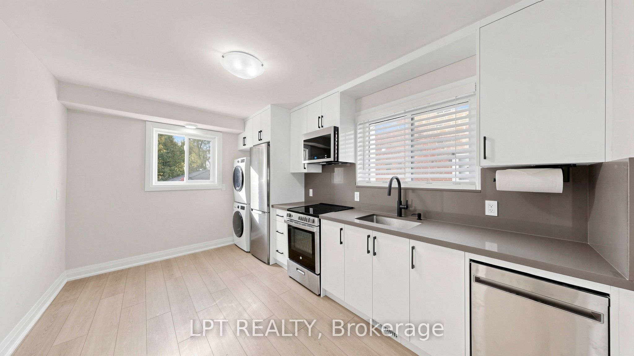 477a Cosburn Avenue Main Floor Apt. Property Photo 11
