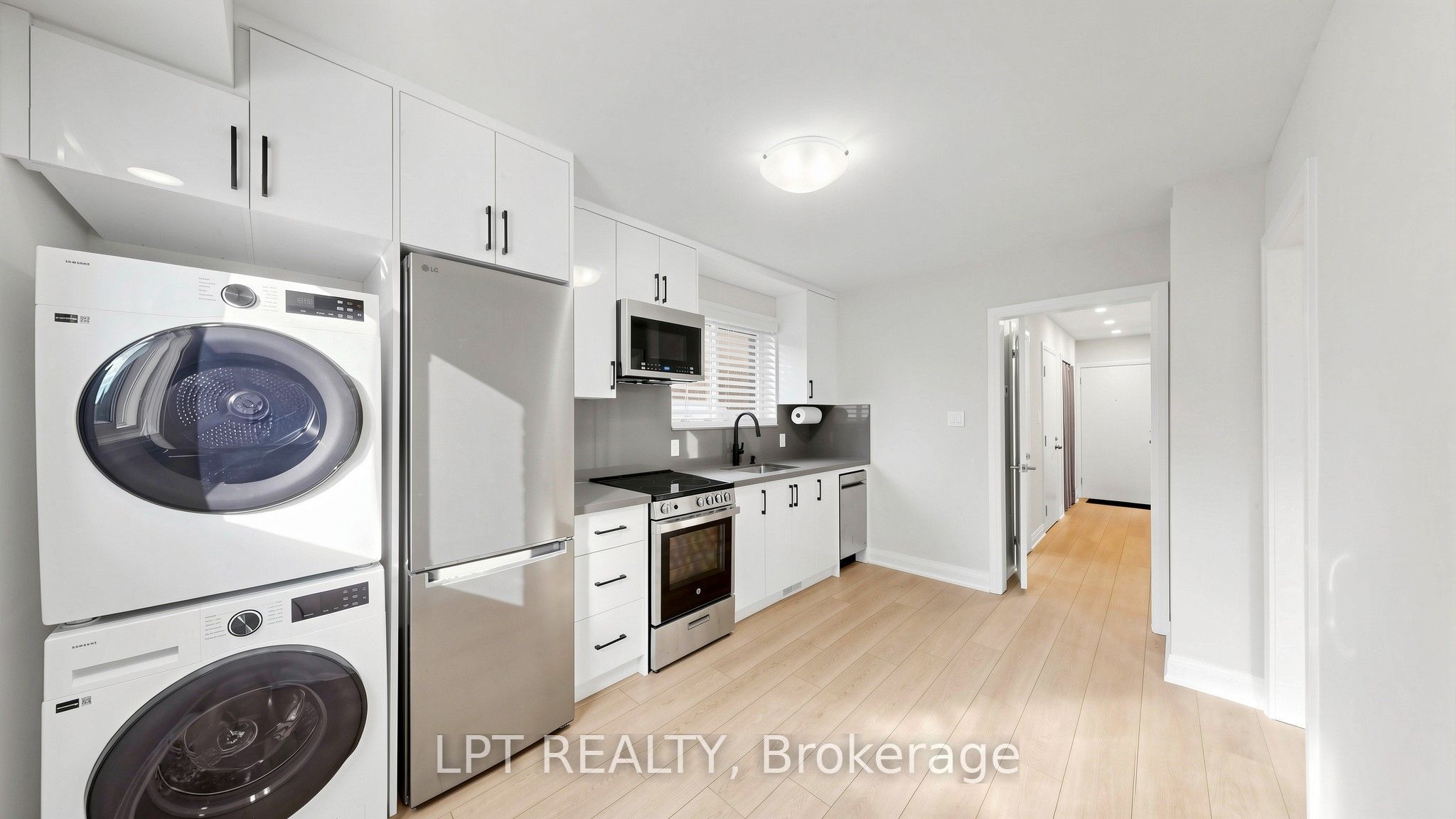 477a Cosburn Avenue Main Floor Apt. Property Photo 13