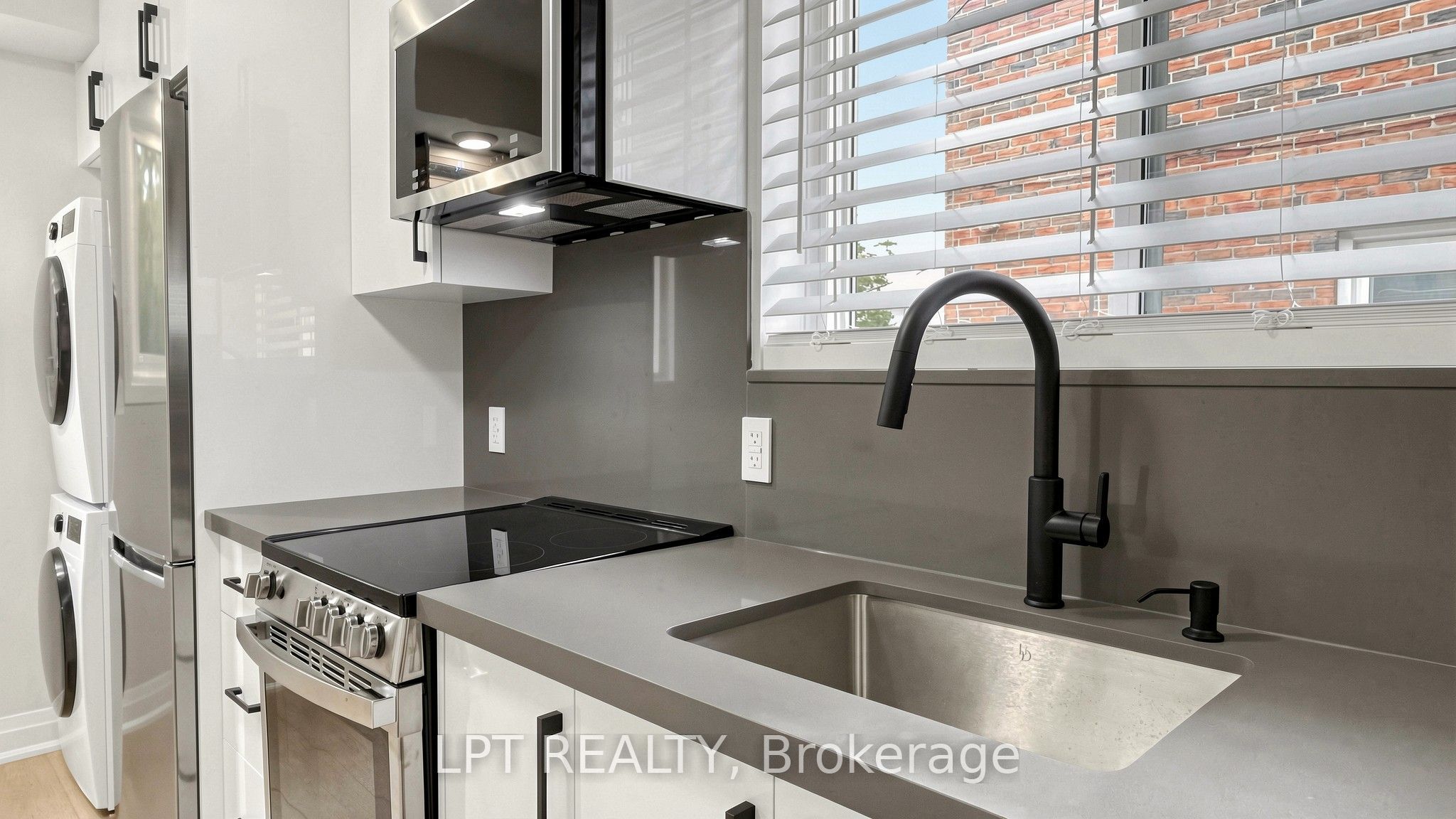 477a Cosburn Avenue Main Floor Apt. Property Photo 17