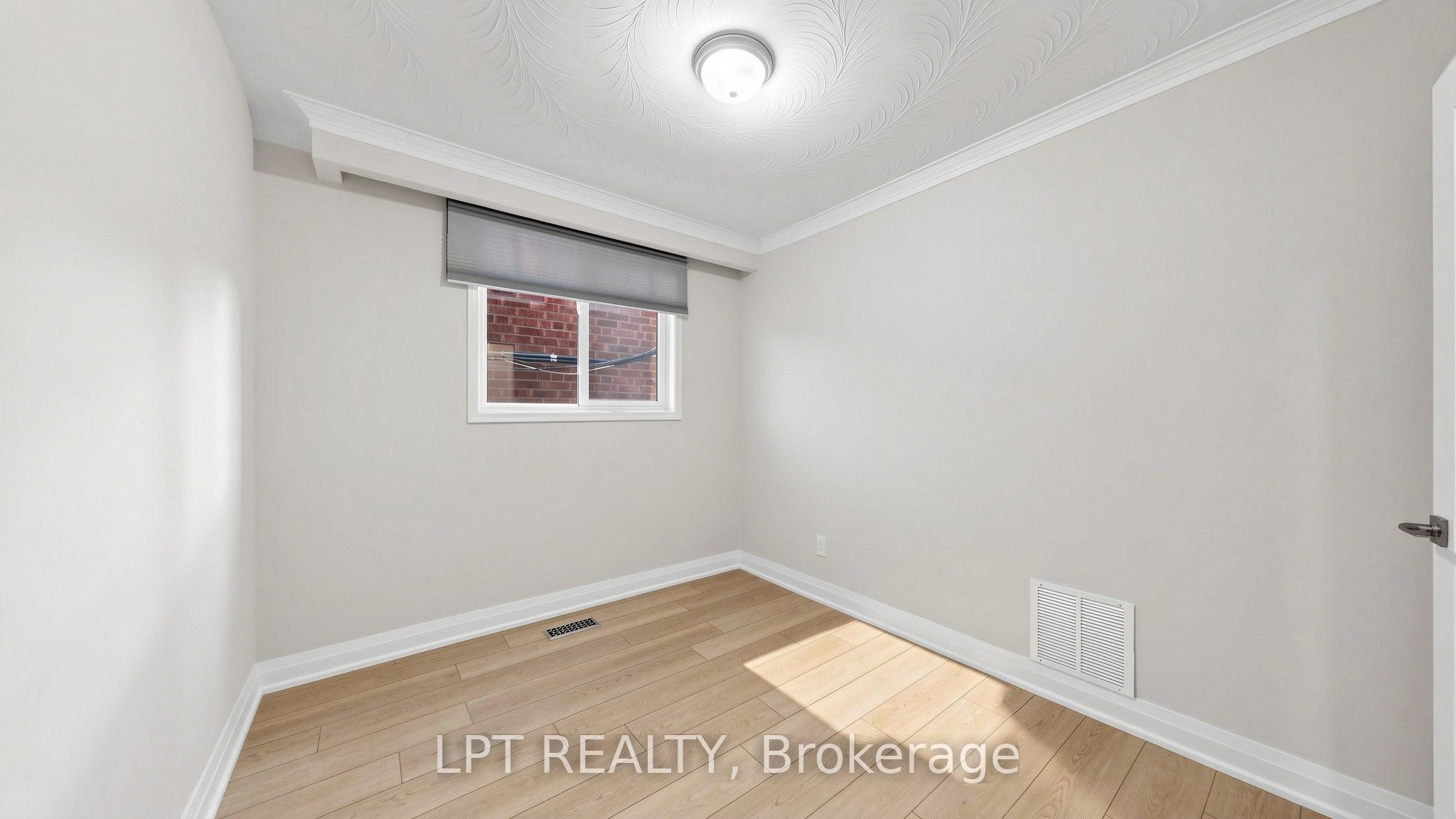 477a Cosburn Avenue Main Floor Apt. Property Photo 19