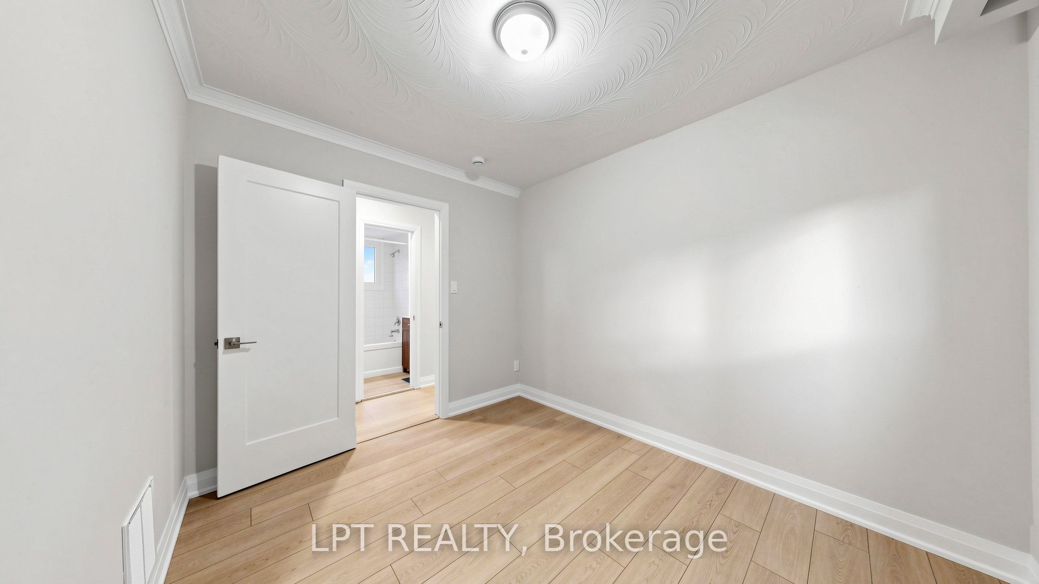 477a Cosburn Avenue Main Floor Apt. Property Photo 20