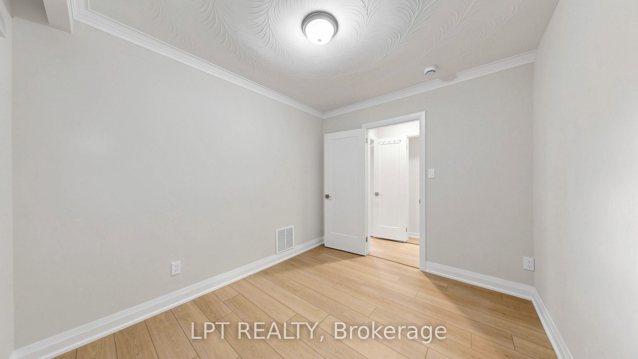 477a Cosburn Avenue Main Floor Apt. Property Photo 21