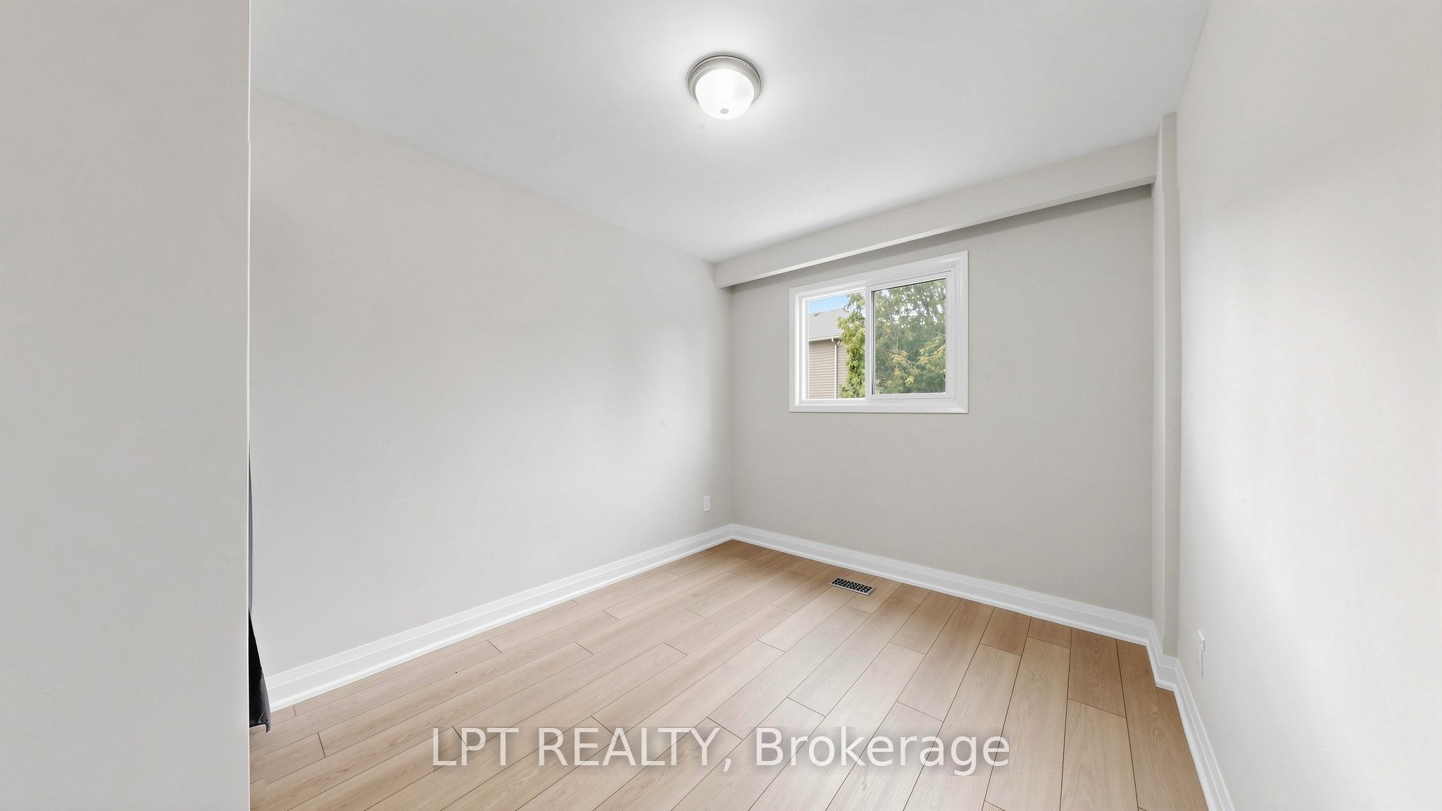 477a Cosburn Avenue Main Floor Apt. Property Photo 22