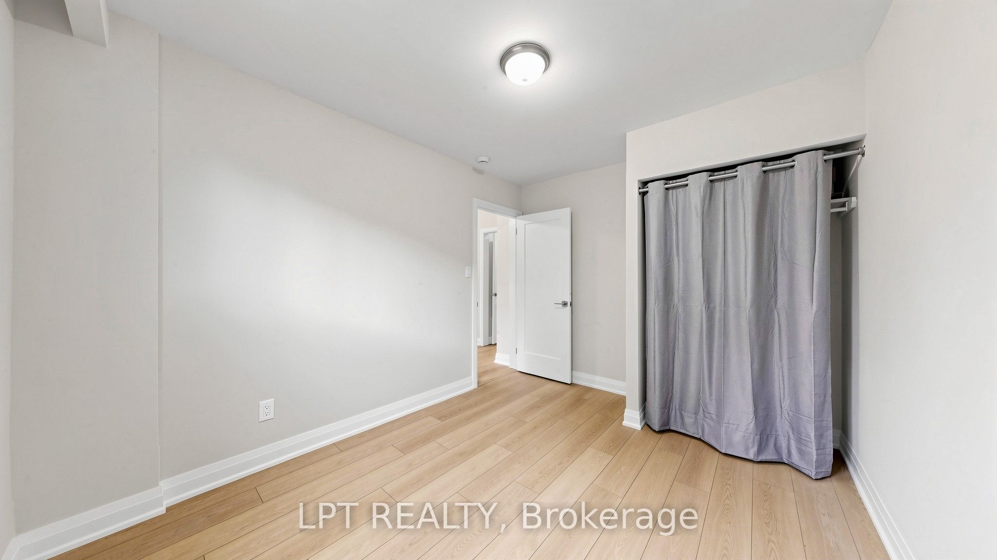 477a Cosburn Avenue Main Floor Apt. Property Photo 24