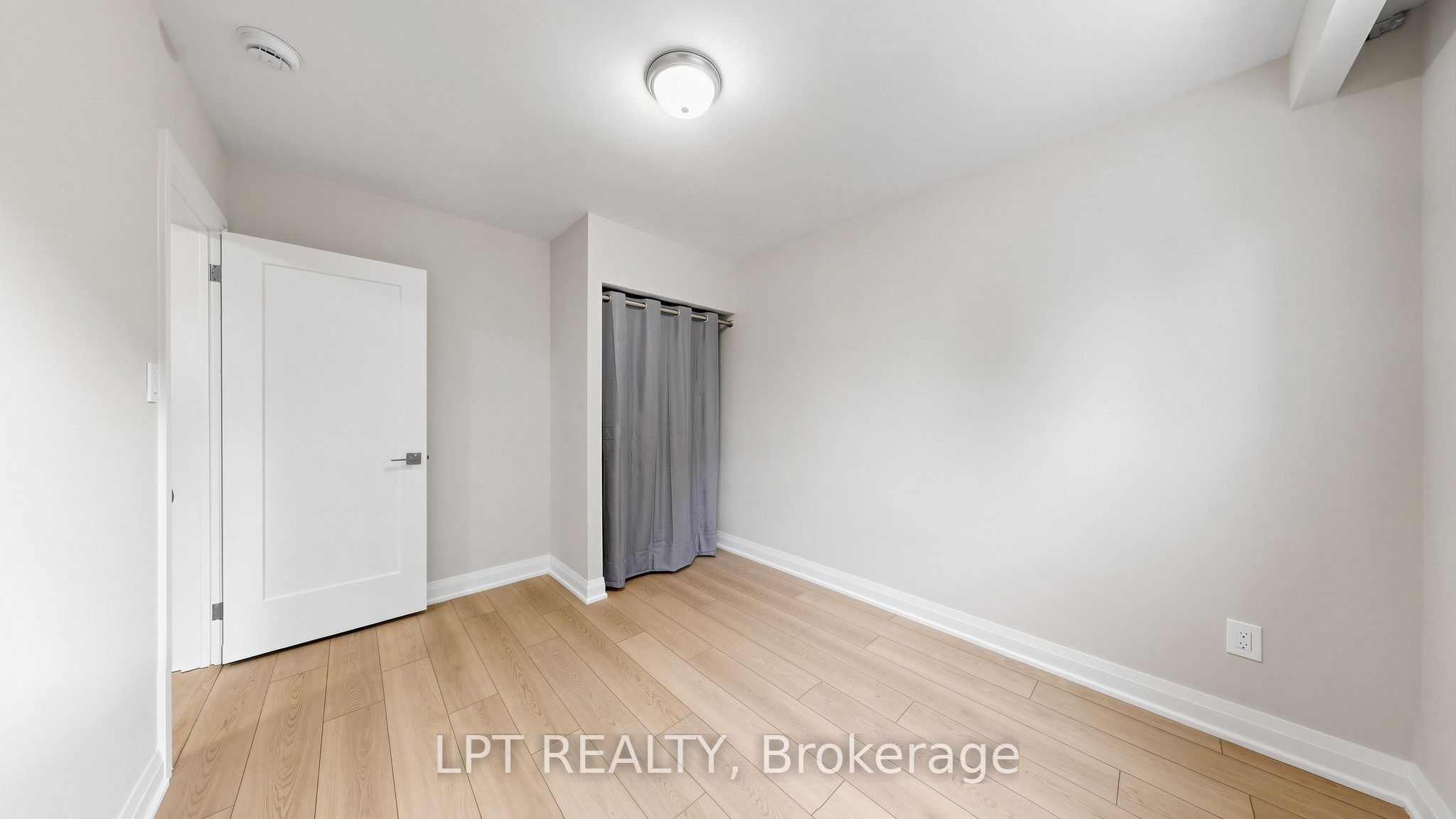 477a Cosburn Avenue Main Floor Apt. Property Photo 25