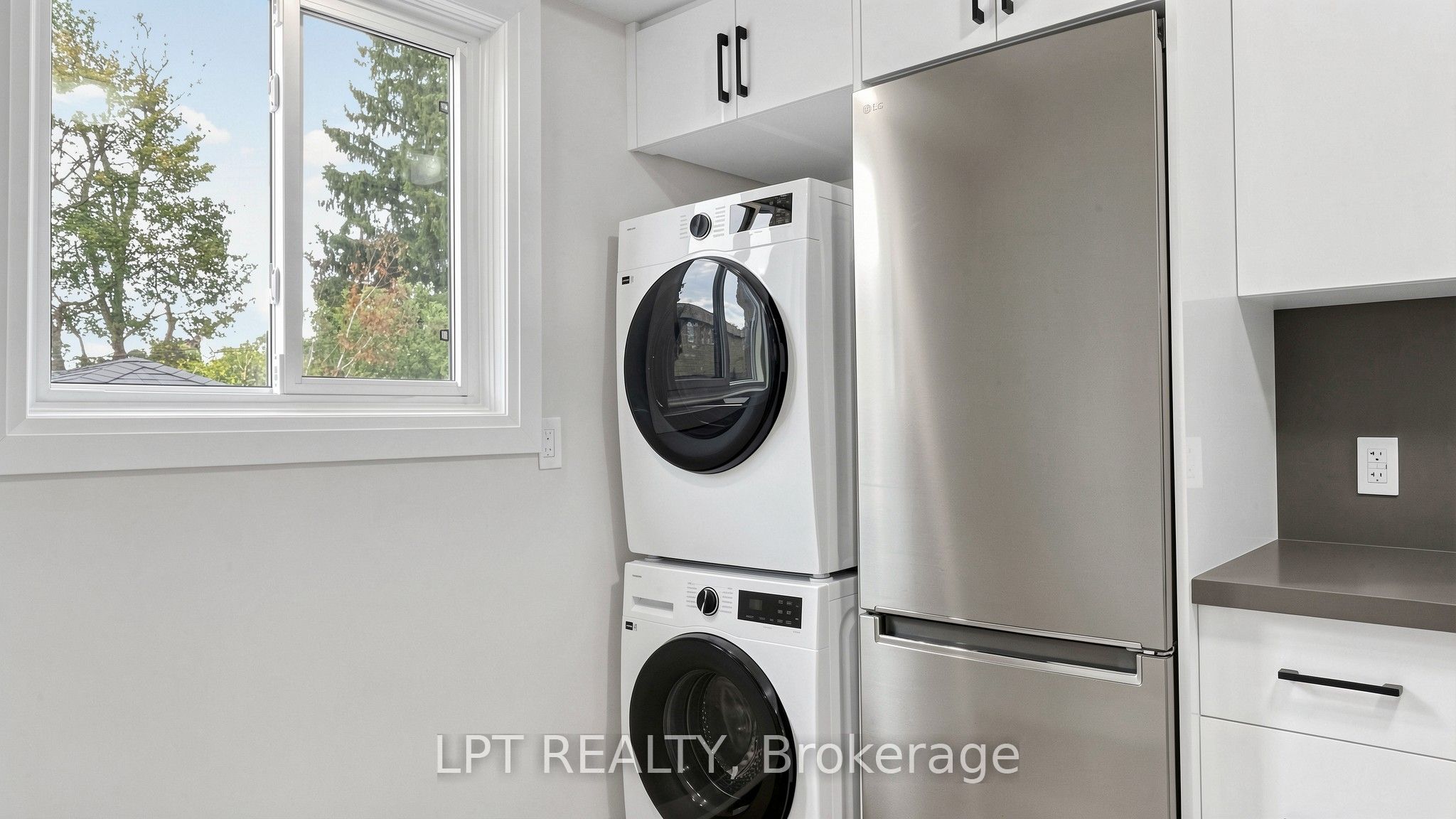 477a Cosburn Avenue Main Floor Apt. Property Photo 30