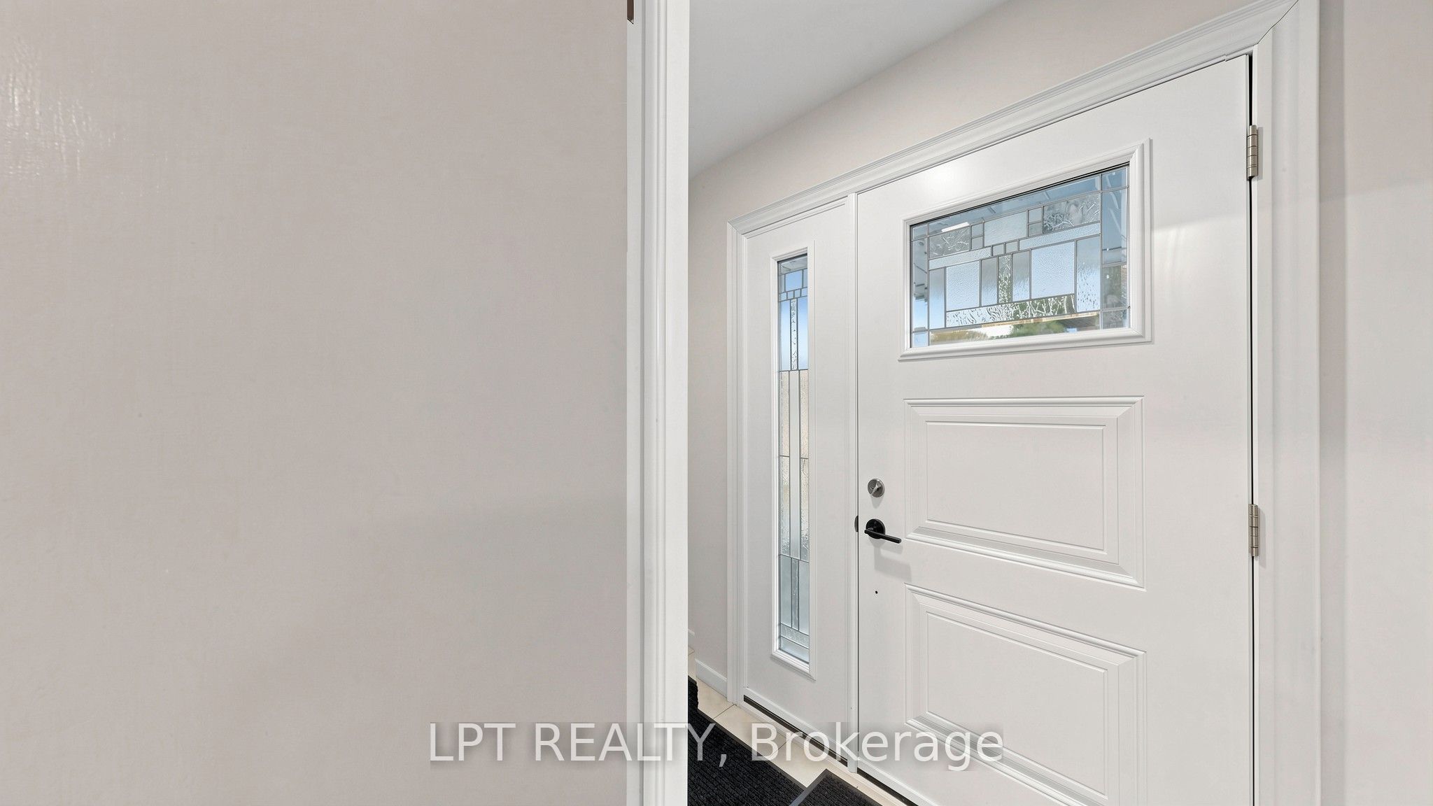 477a Cosburn Avenue Main Floor Apt. Property Photo 31