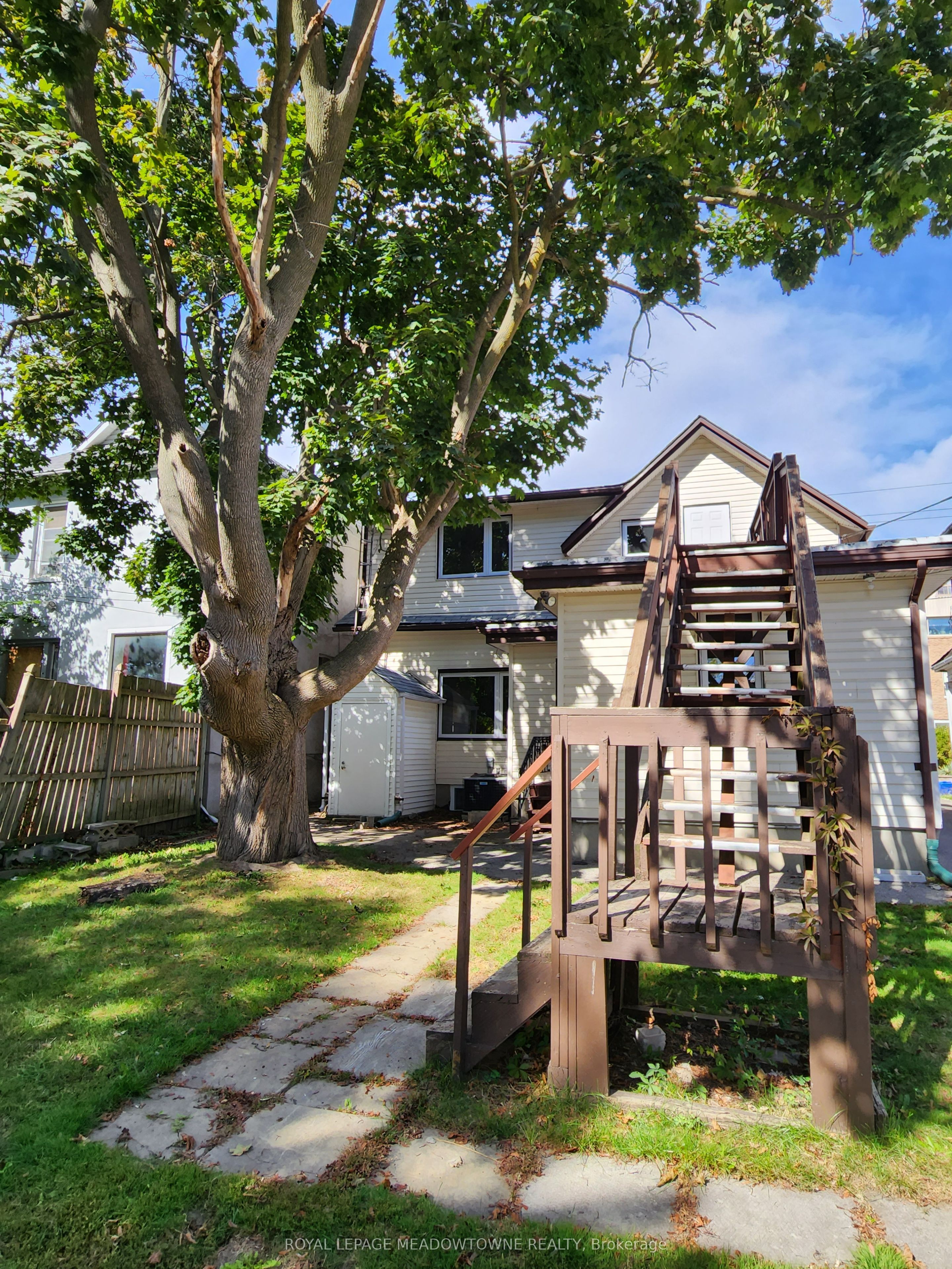 119 Colborne Street E Property Photo 17