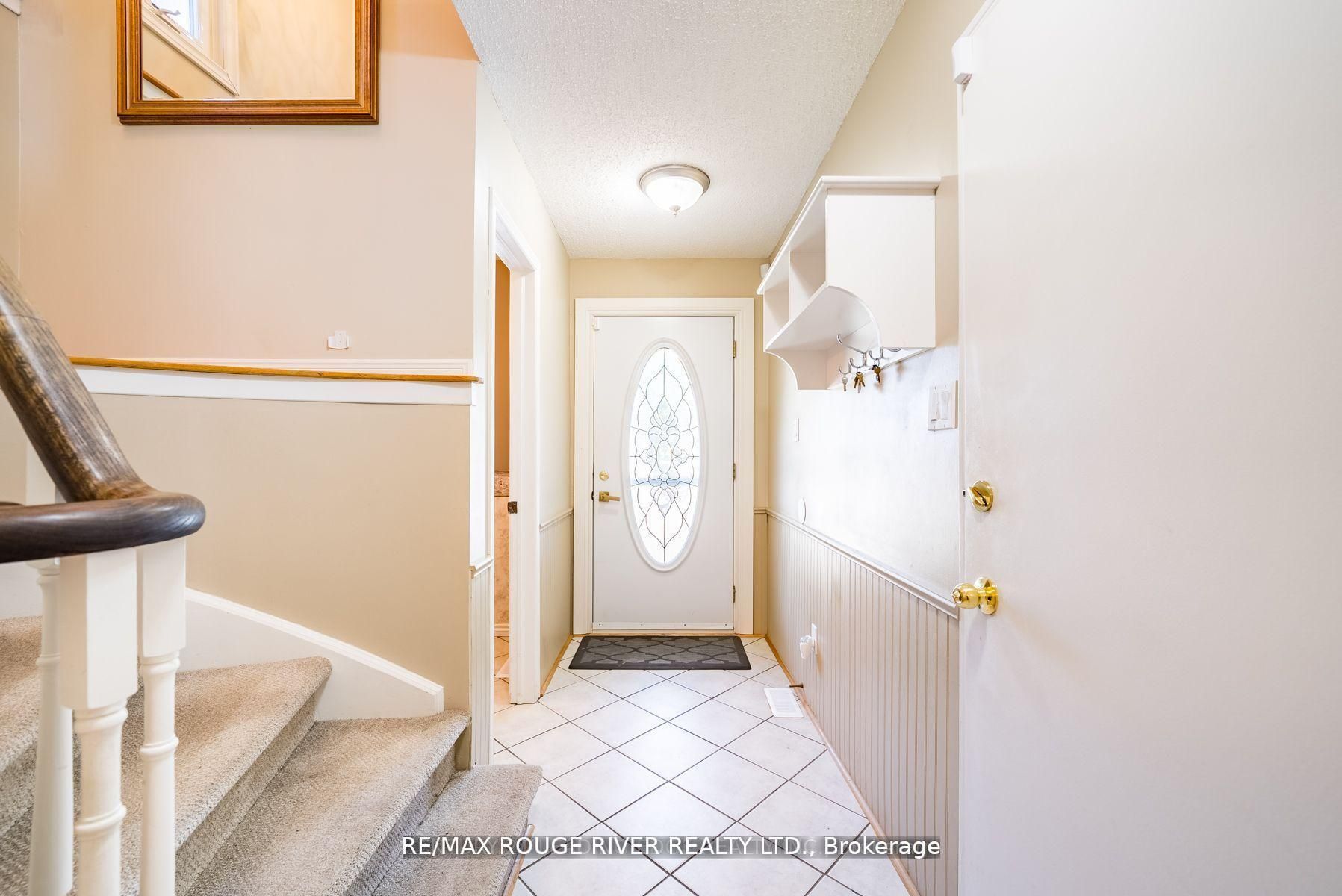 880 Castlegrove Avenue Property Photo 3