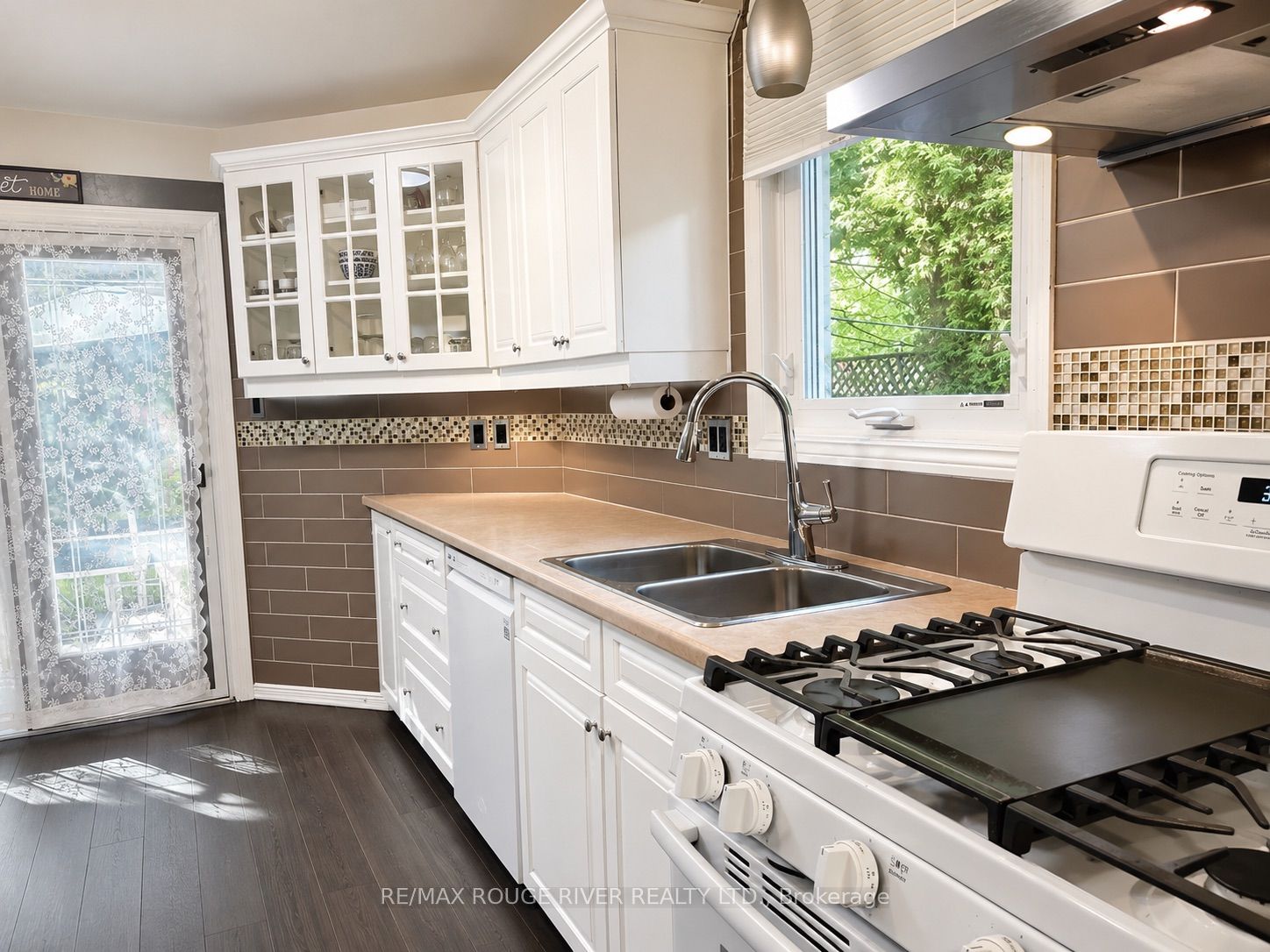 880 Castlegrove Avenue Property Photo 7