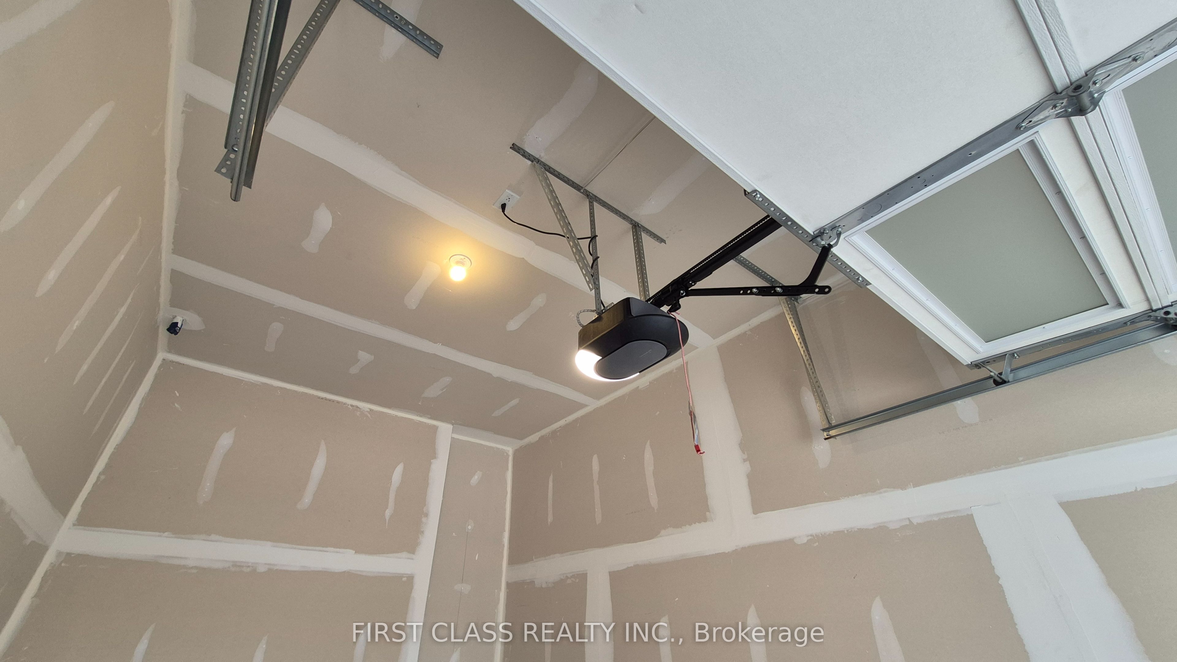 52 Sorbara Way Property Photo 5