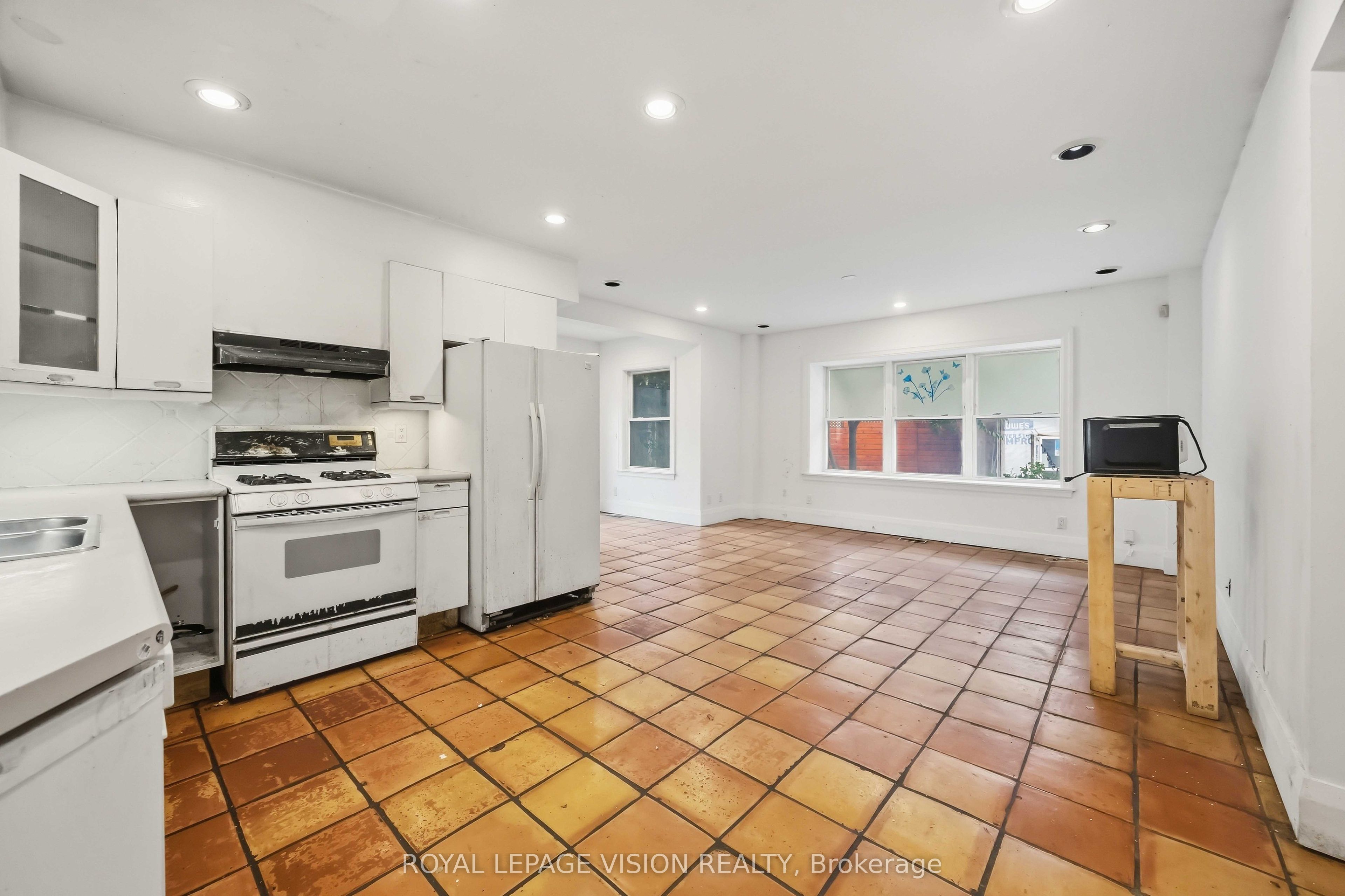 9 East Road Property Photo 9