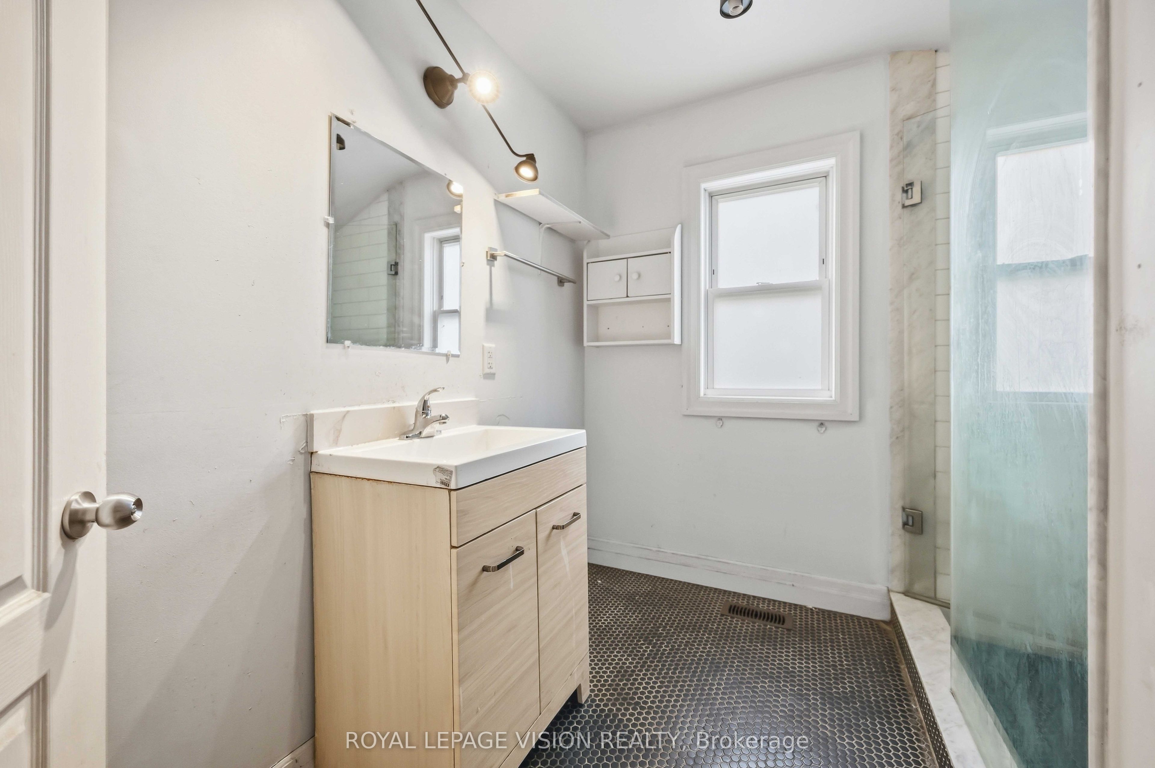 9 East Road Property Photo 18