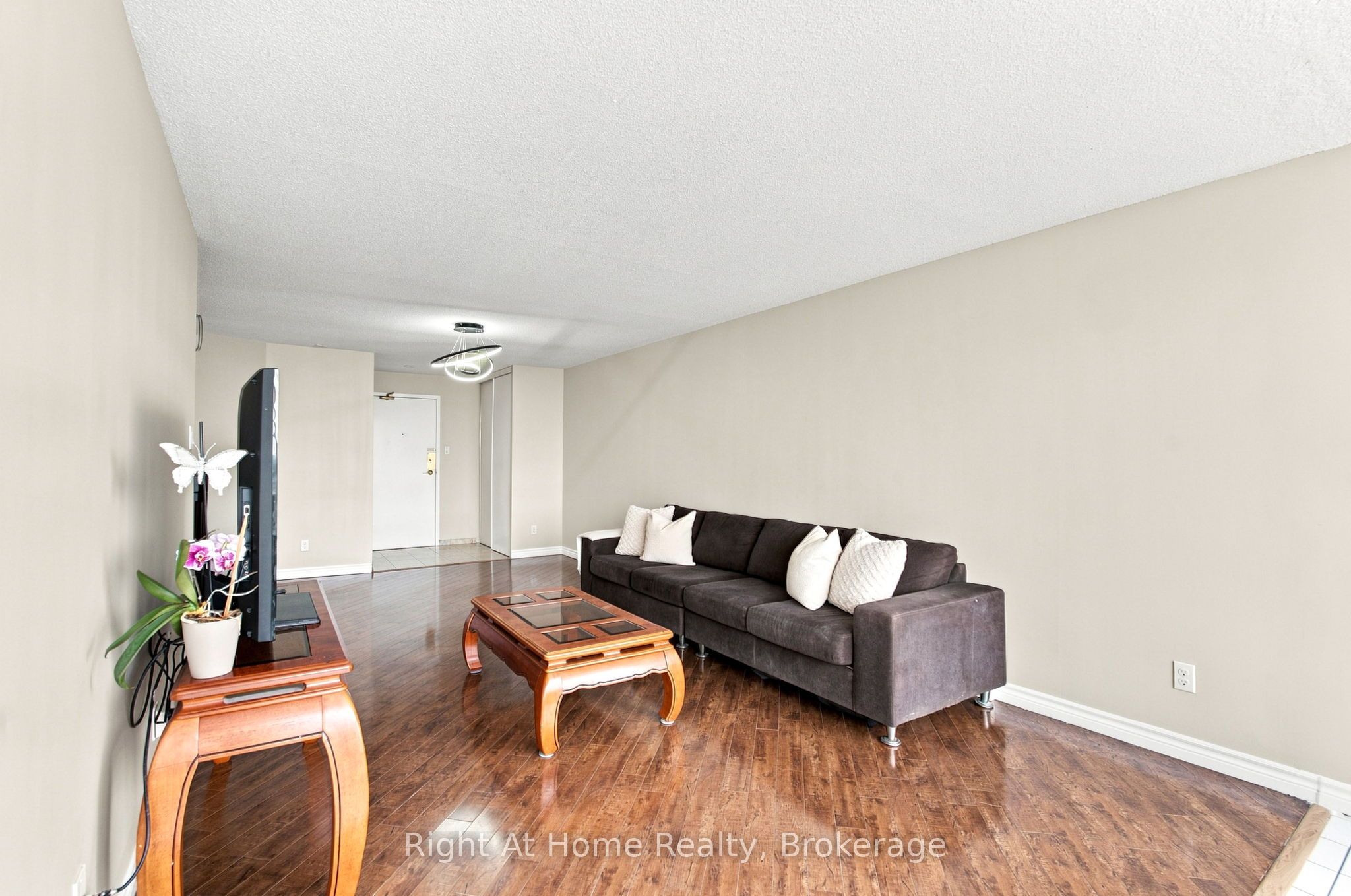 11753 Sheppard Avenue E 1215 Property Photo 5