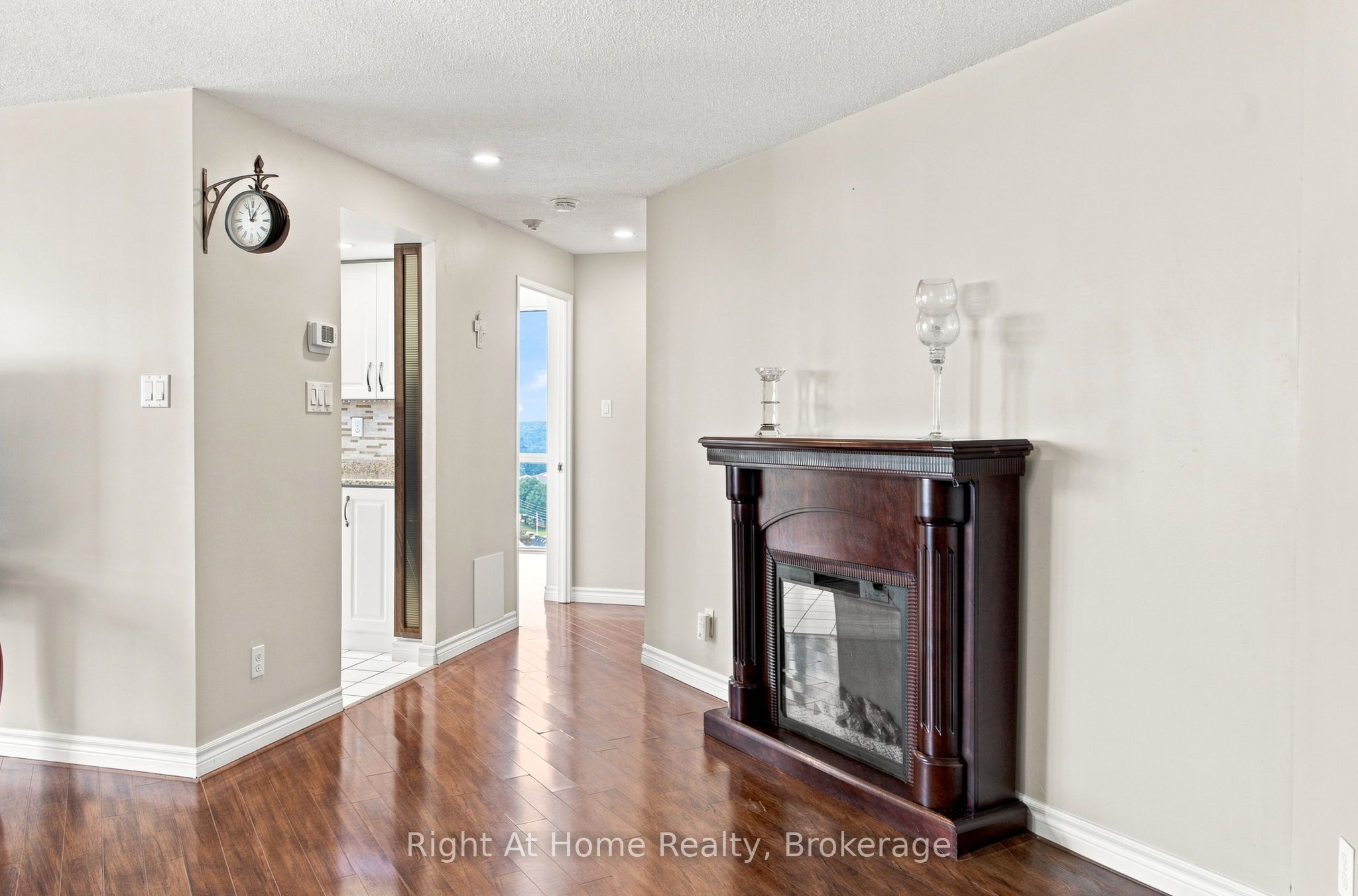 11753 Sheppard Avenue E 1215 Property Photo 8