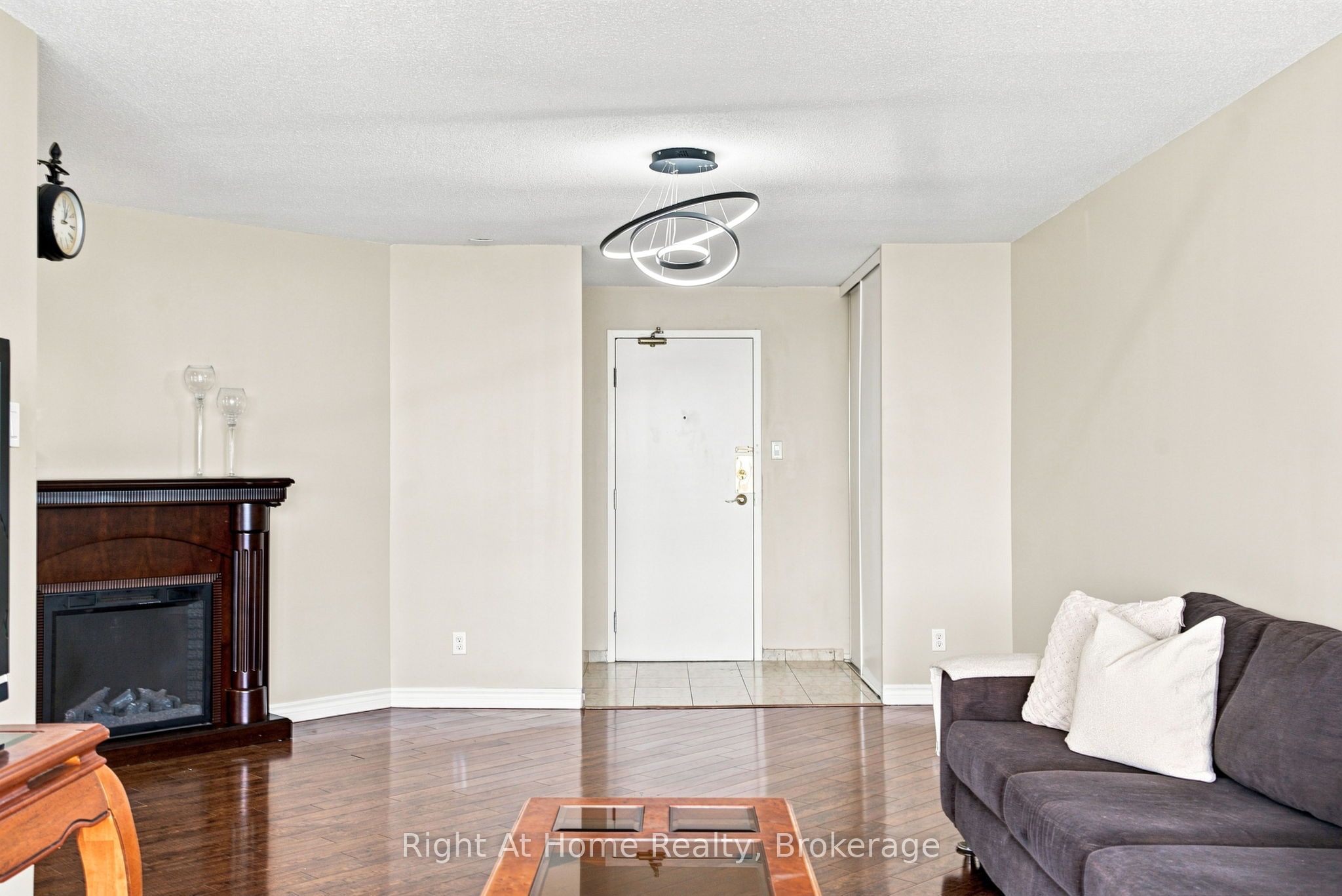 11753 Sheppard Avenue E 1215 Property Photo 9