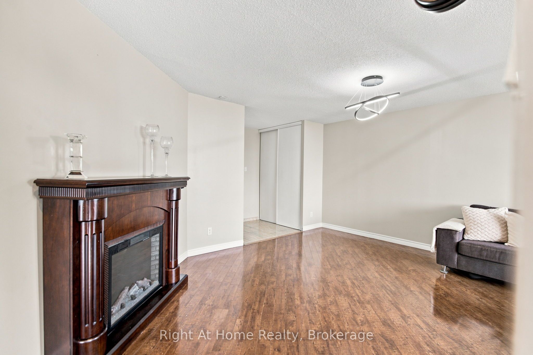 11753 Sheppard Avenue E 1215 Property Photo 10