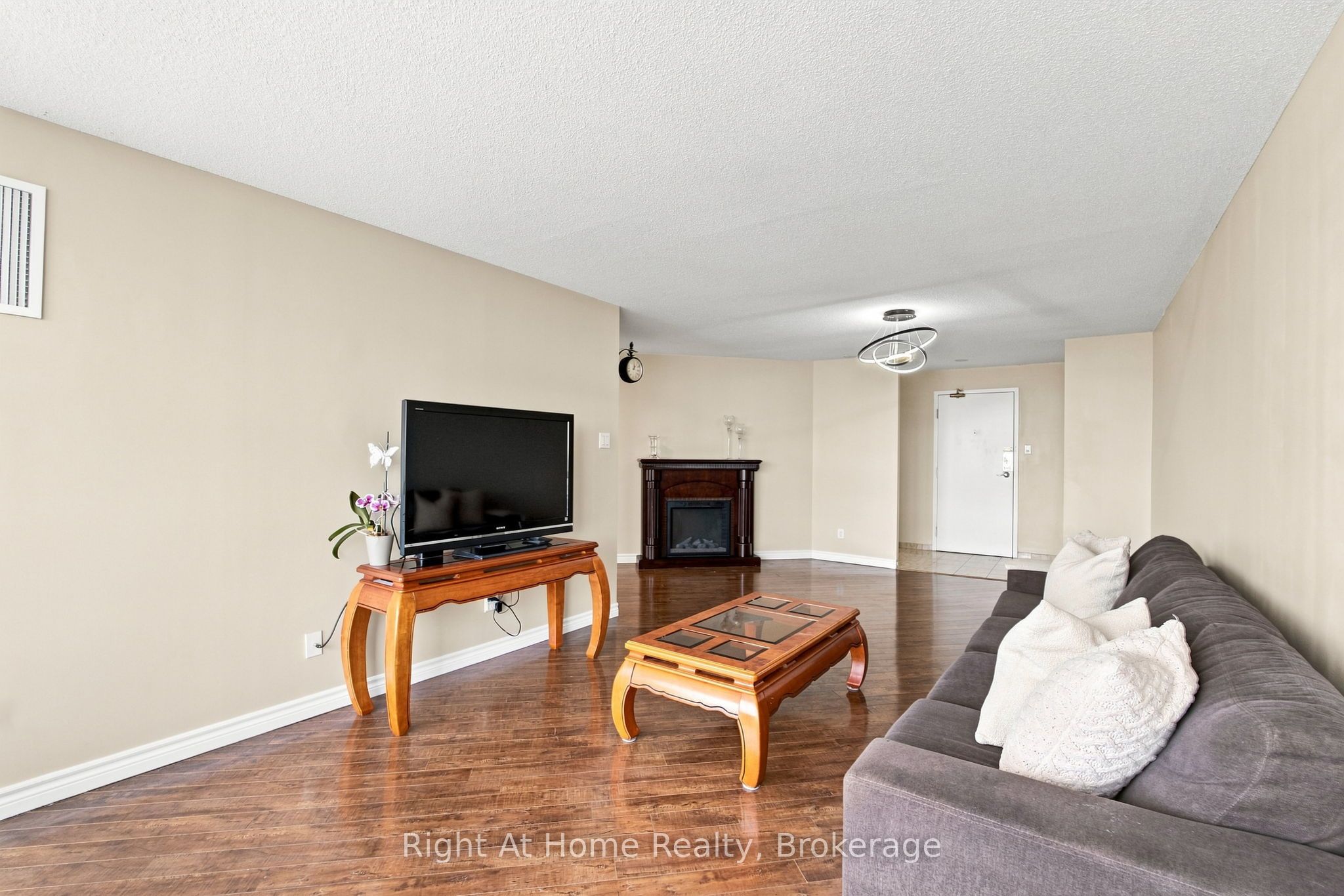 11753 Sheppard Avenue E 1215 Property Photo 12