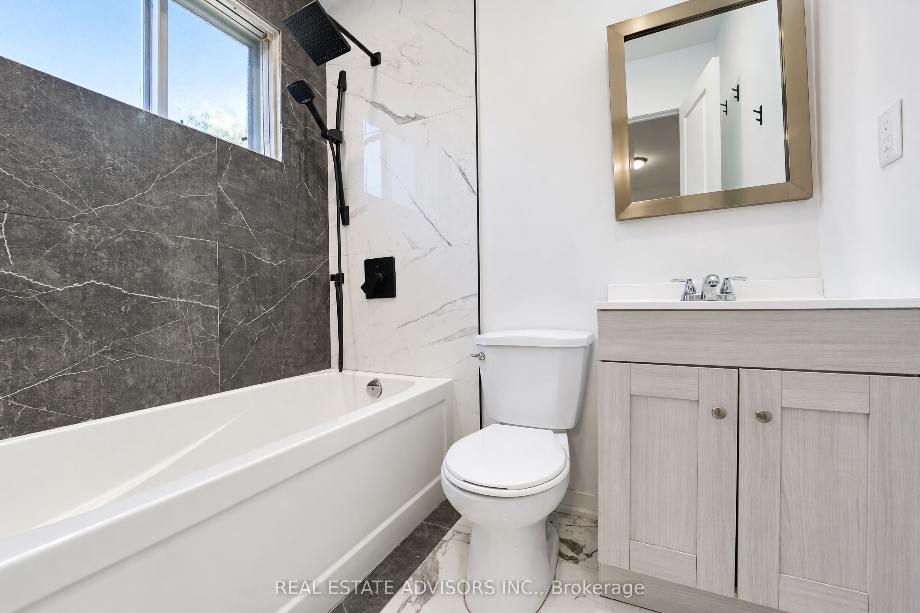 712 Annland Street Property Photo 6