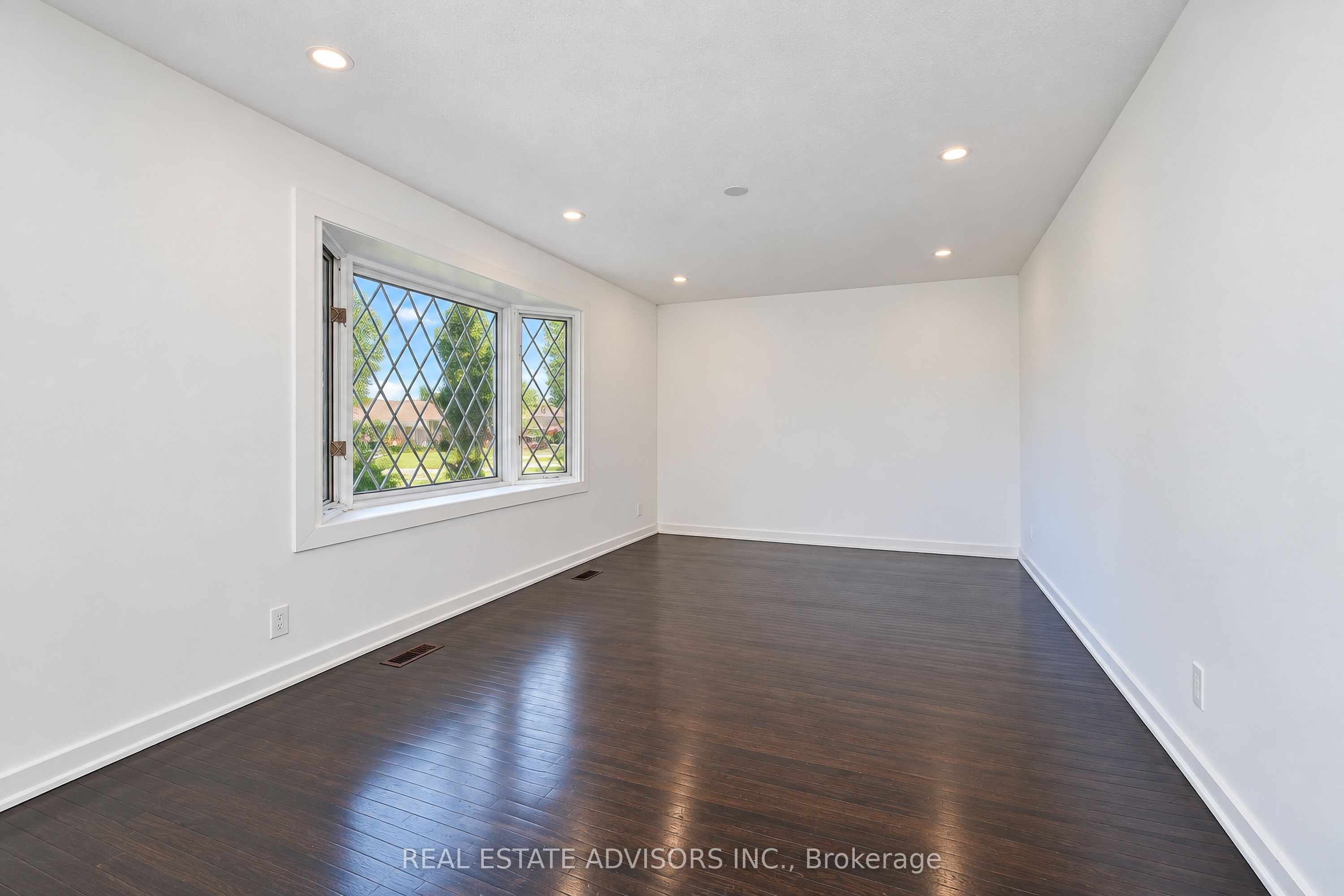 712 Annland Street Property Photo 8