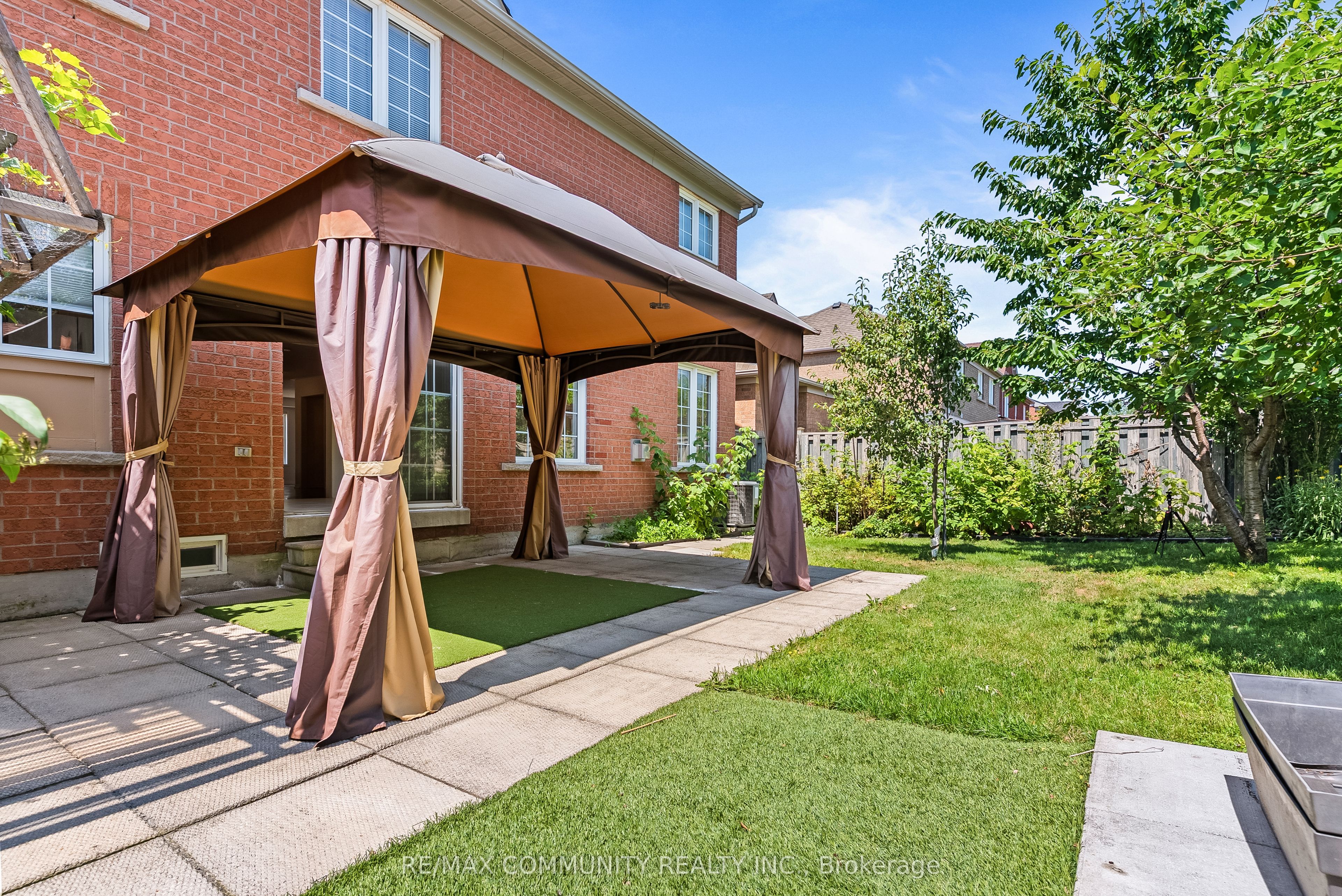 54 Morland Crescent Property Photo 38