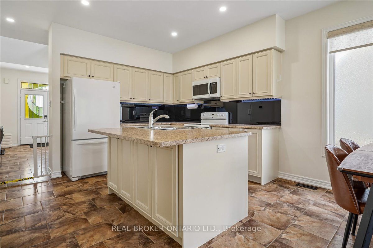 90 Erskine Drive Property Photo 6