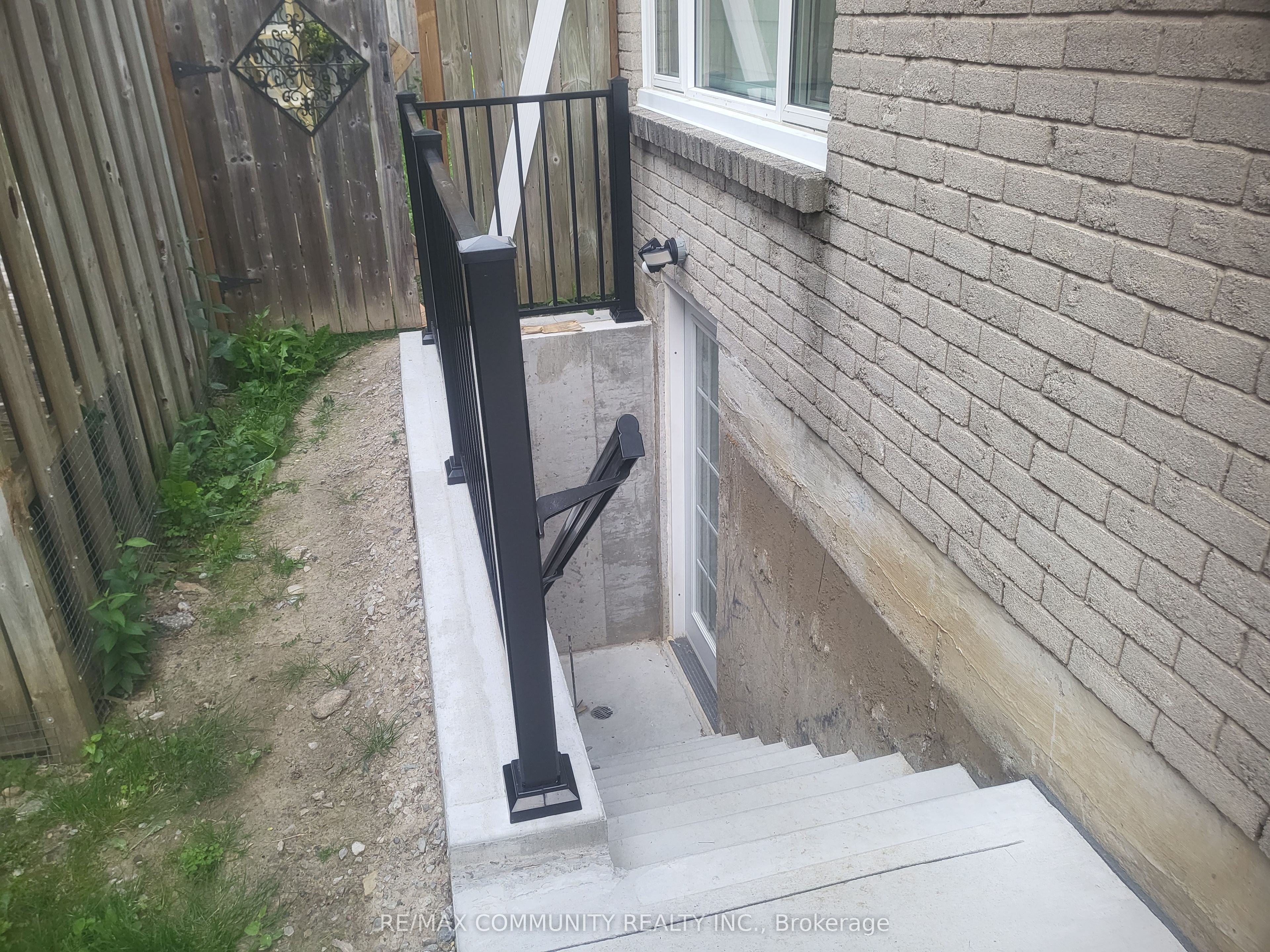 609 Amberwood Crescent Basement Property Photo 4