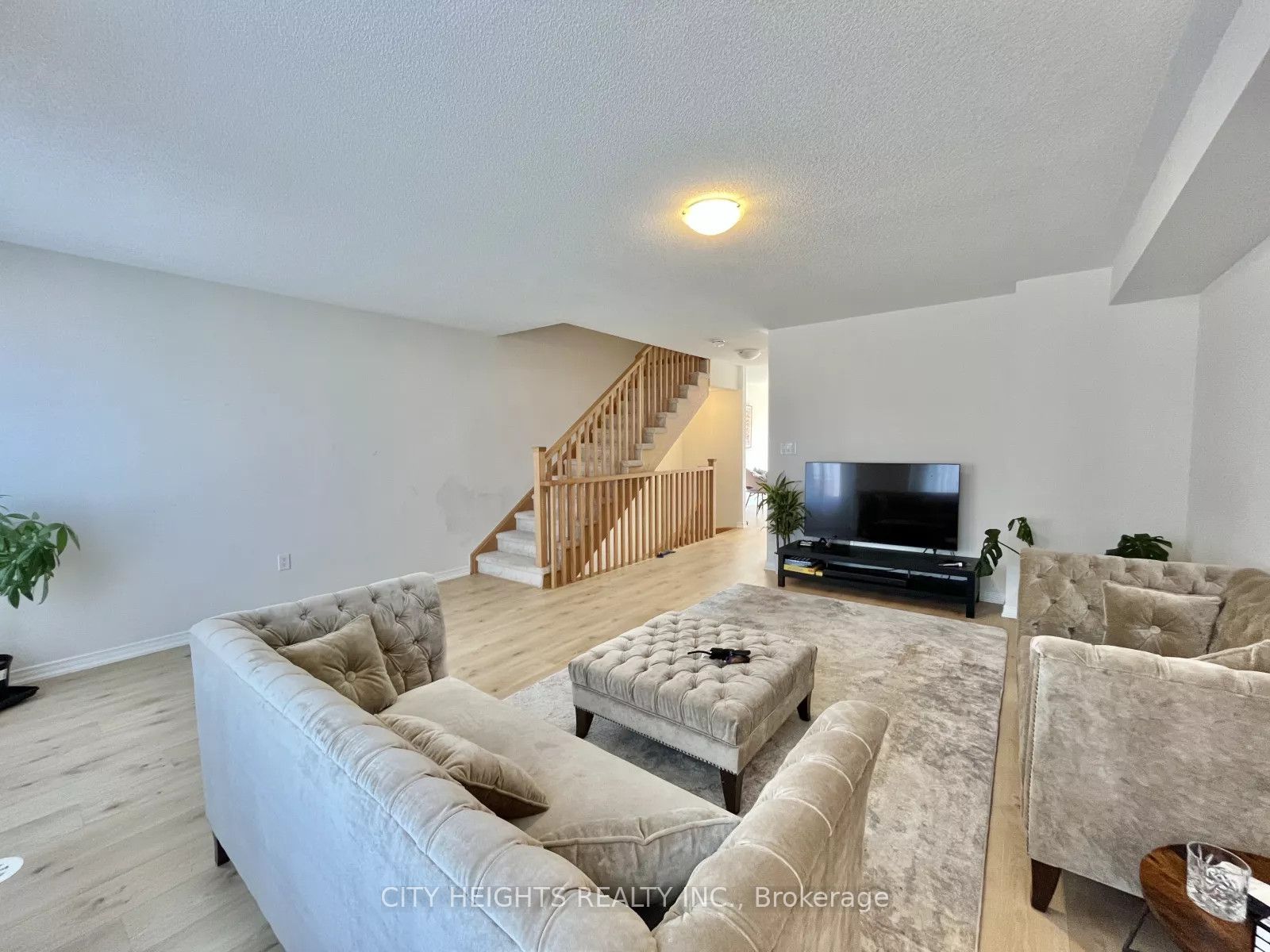 92 Jerome Way Property Photo 4